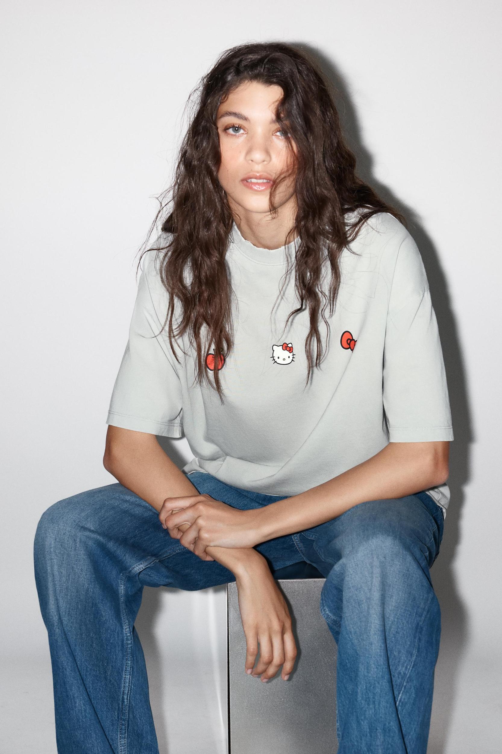 HELLO KITTY © 2025 SANRIO WASHED EFFECT T-SHIRT Product Image