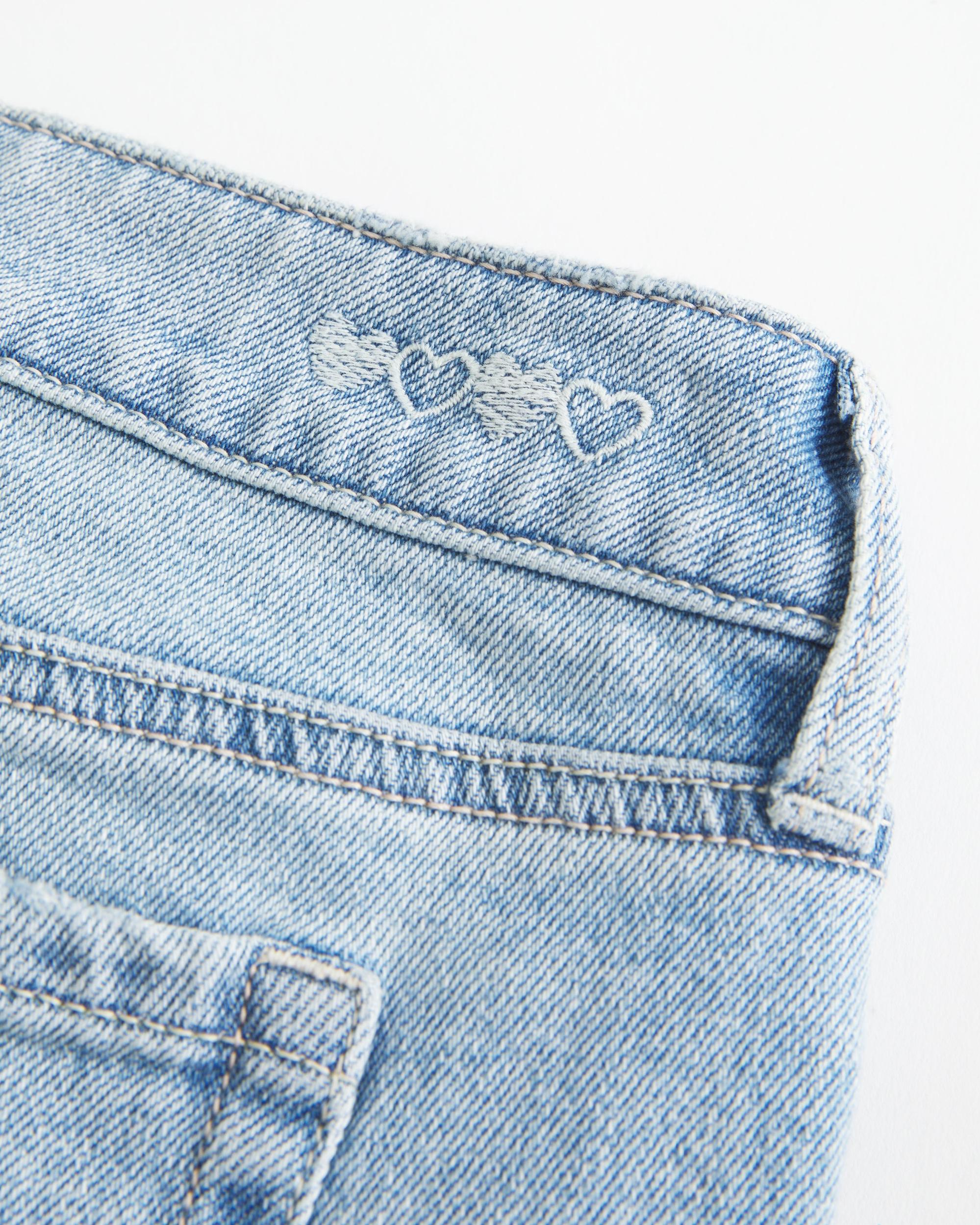 Low-Rise Light Wash Heart Embroidered Straight Jeans Product Image