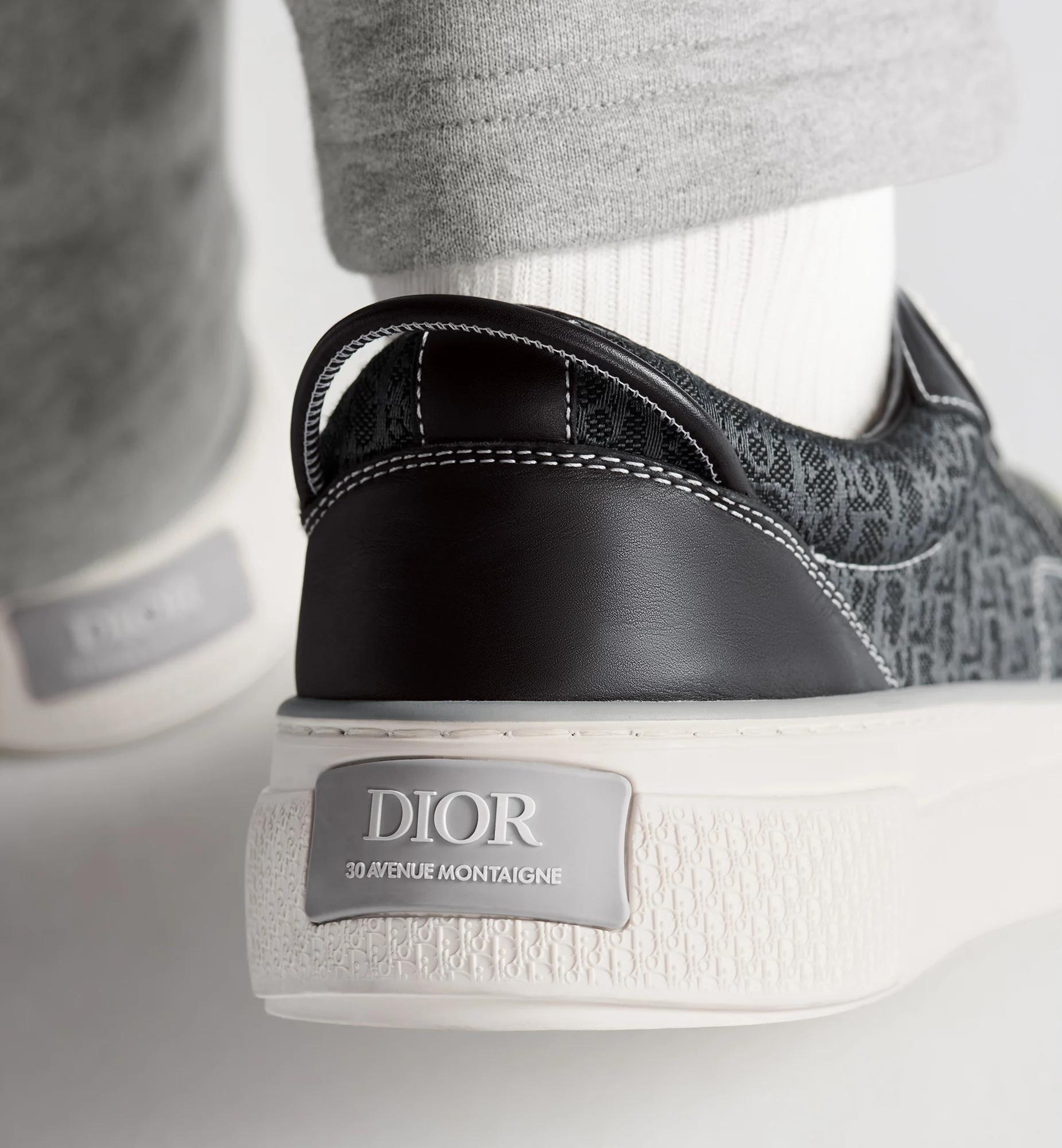 B33 Spin Sneaker Product Image