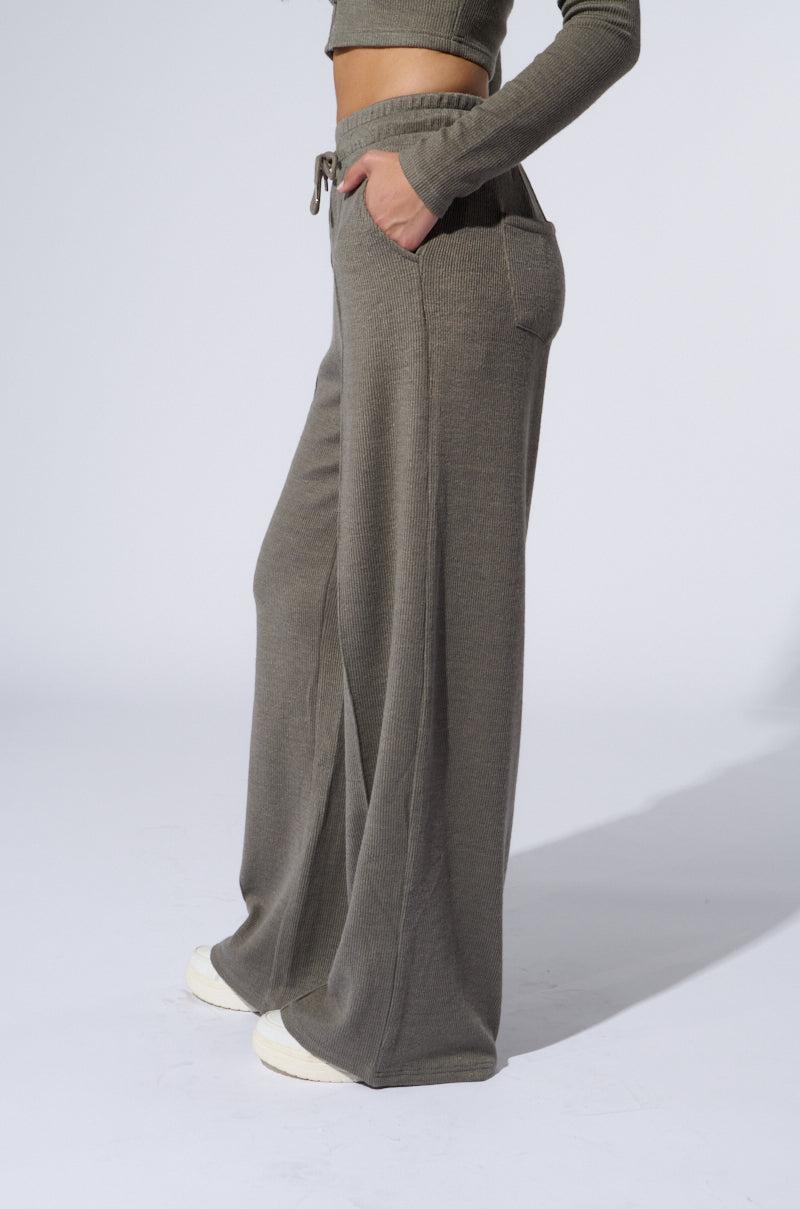 EYES ON ME WIDE LEG SWEAT PANT IN GREY Product Image