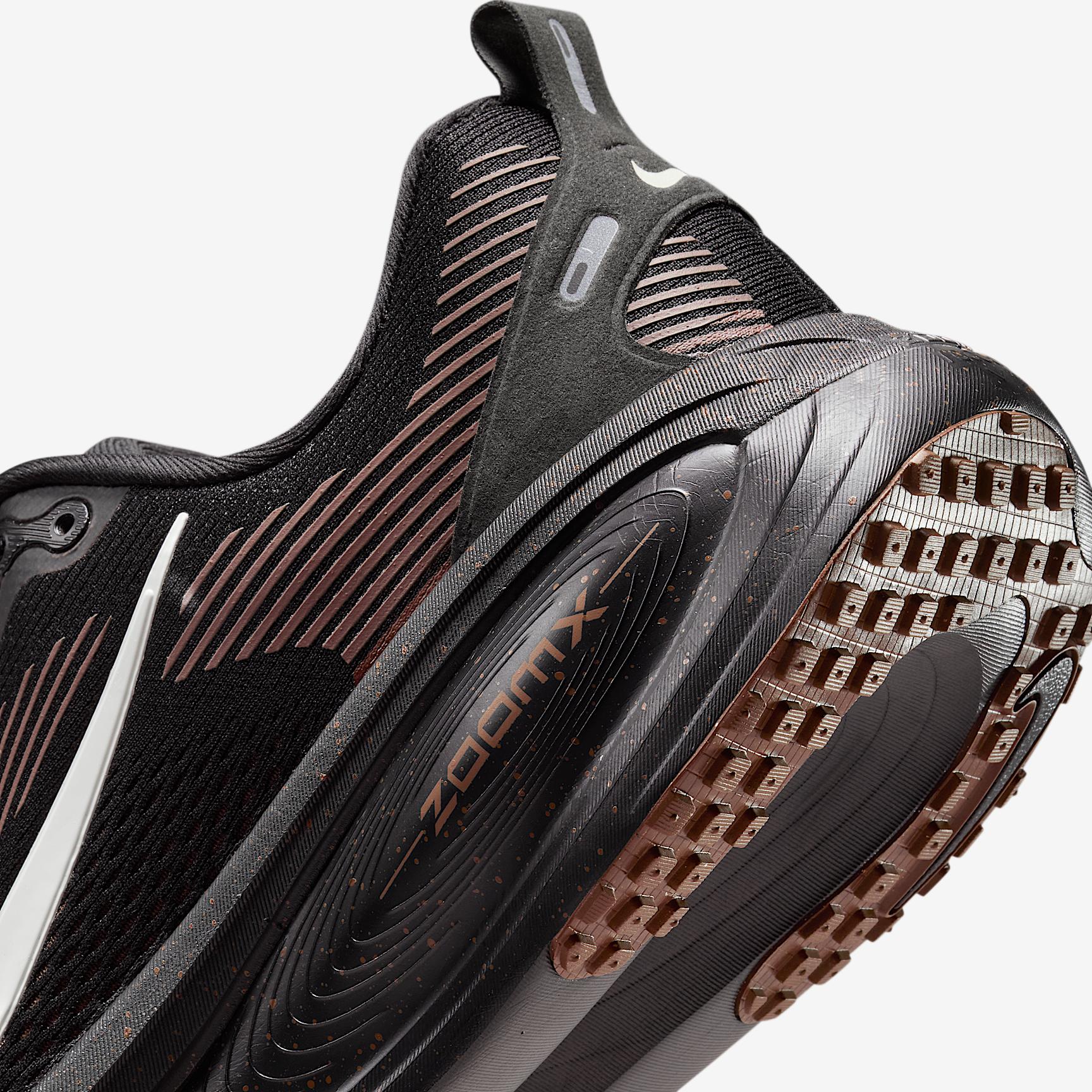 Nike Mens Vomero 18 Road Running Shoes | HM6803-700 Product Image