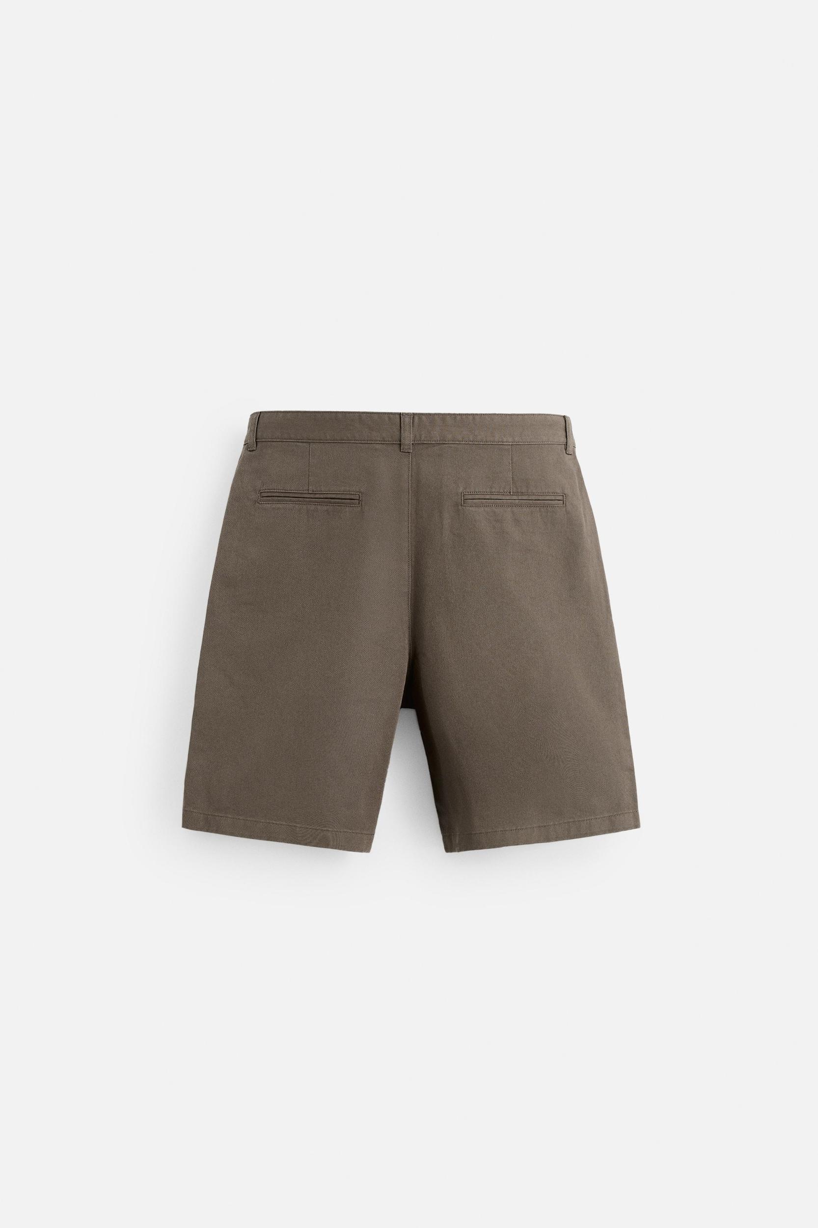 RELAXED FIT PLEATED SHORTS Product Image
