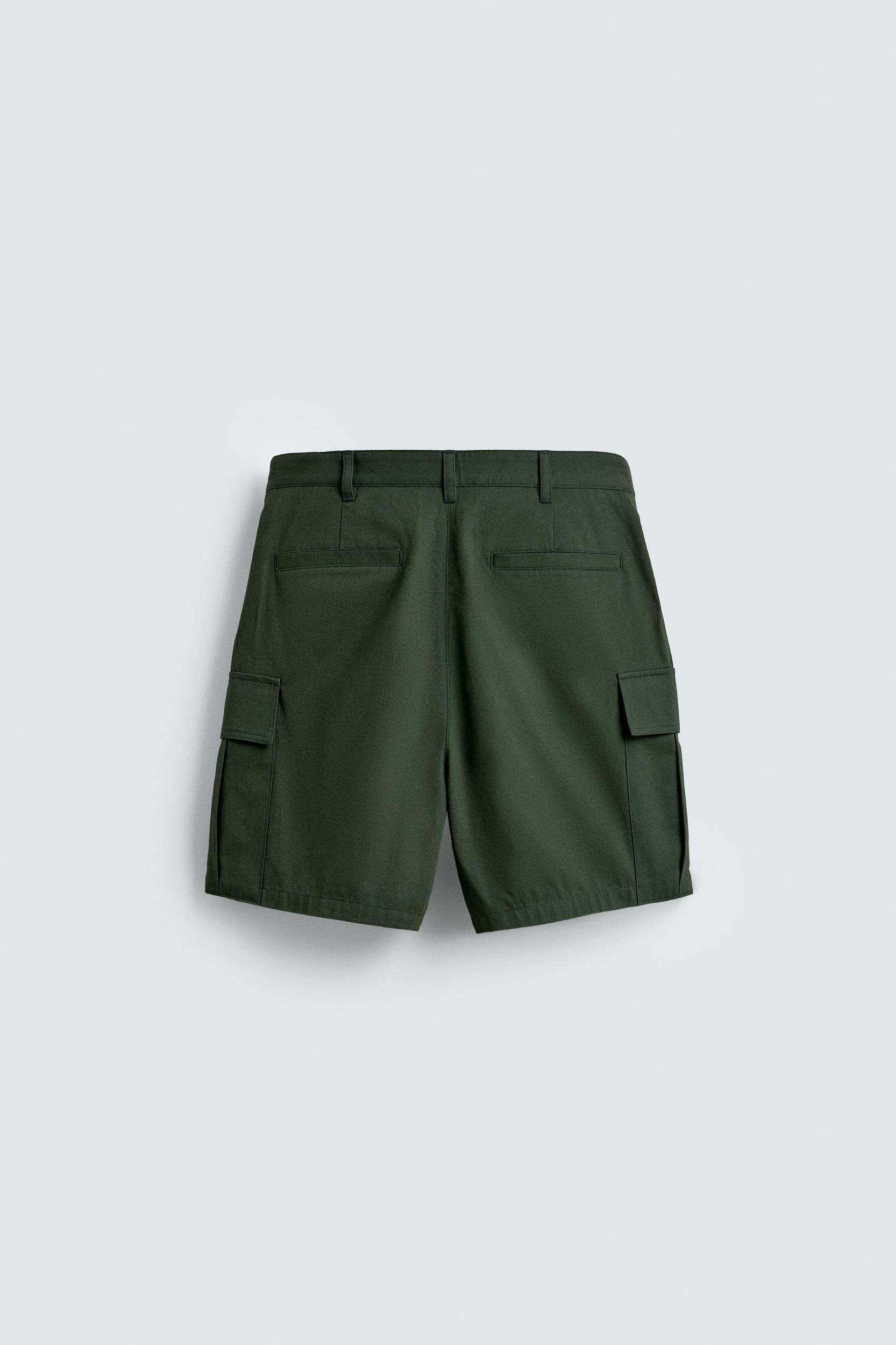 REGULAR FIT CARGO SHORTS Product Image