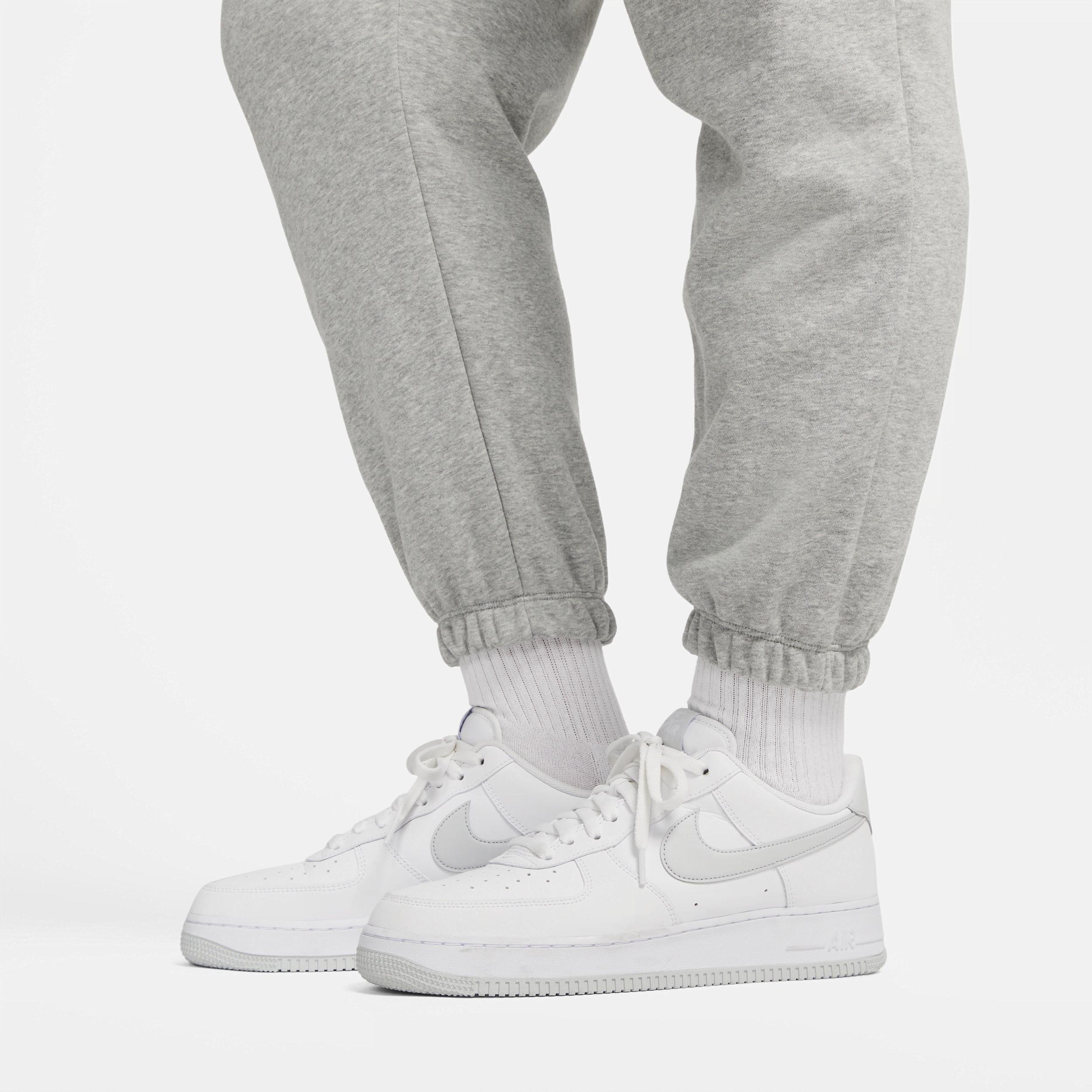 Nike Sportswear Club Fleece Women's Mid-Rise Oversized Sweatpants (Plus Size) Product Image