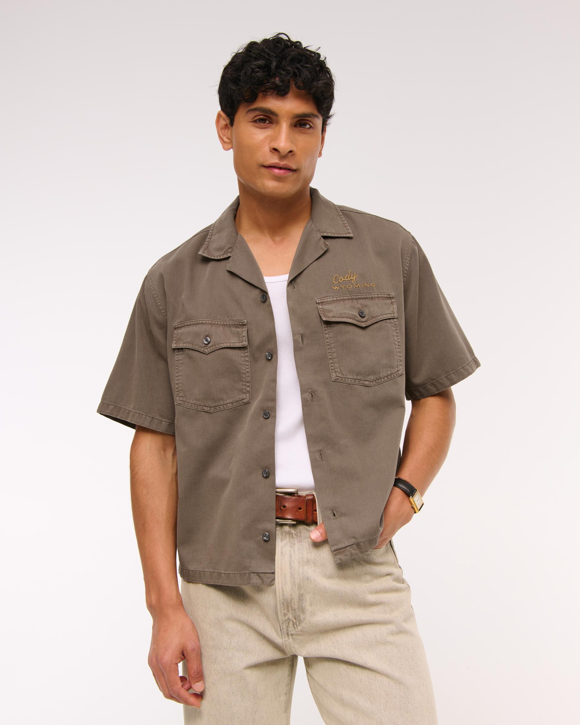 Short-Sleeve Cropped Western Graphic Button-Up Shirt Product Image