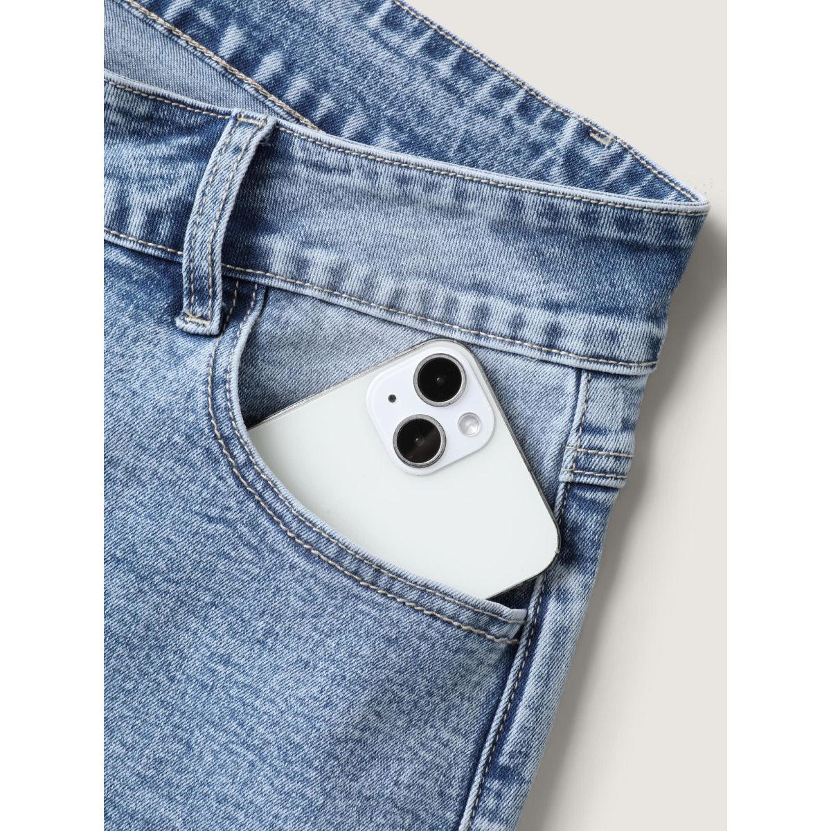 Plus Size Classic Cut Skinny-Fit Denim Shorts Women Midblue Medium stretch Casual Slanted pocket Denim Shorts BloomChic 18/2X Product Image