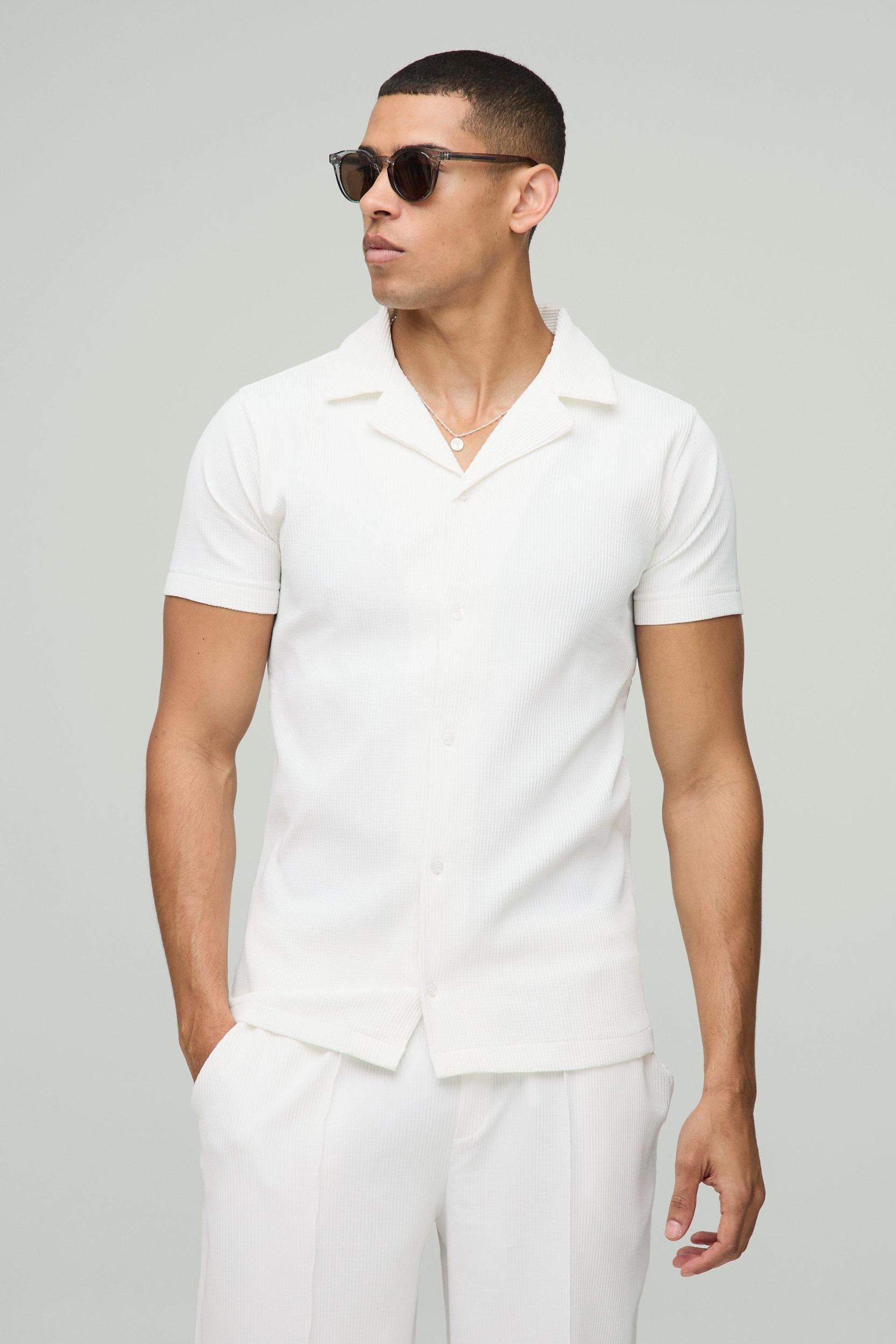 Short Sleeve Revere Stretch Fit Pleated Shirt | boohooMAN USA Product Image