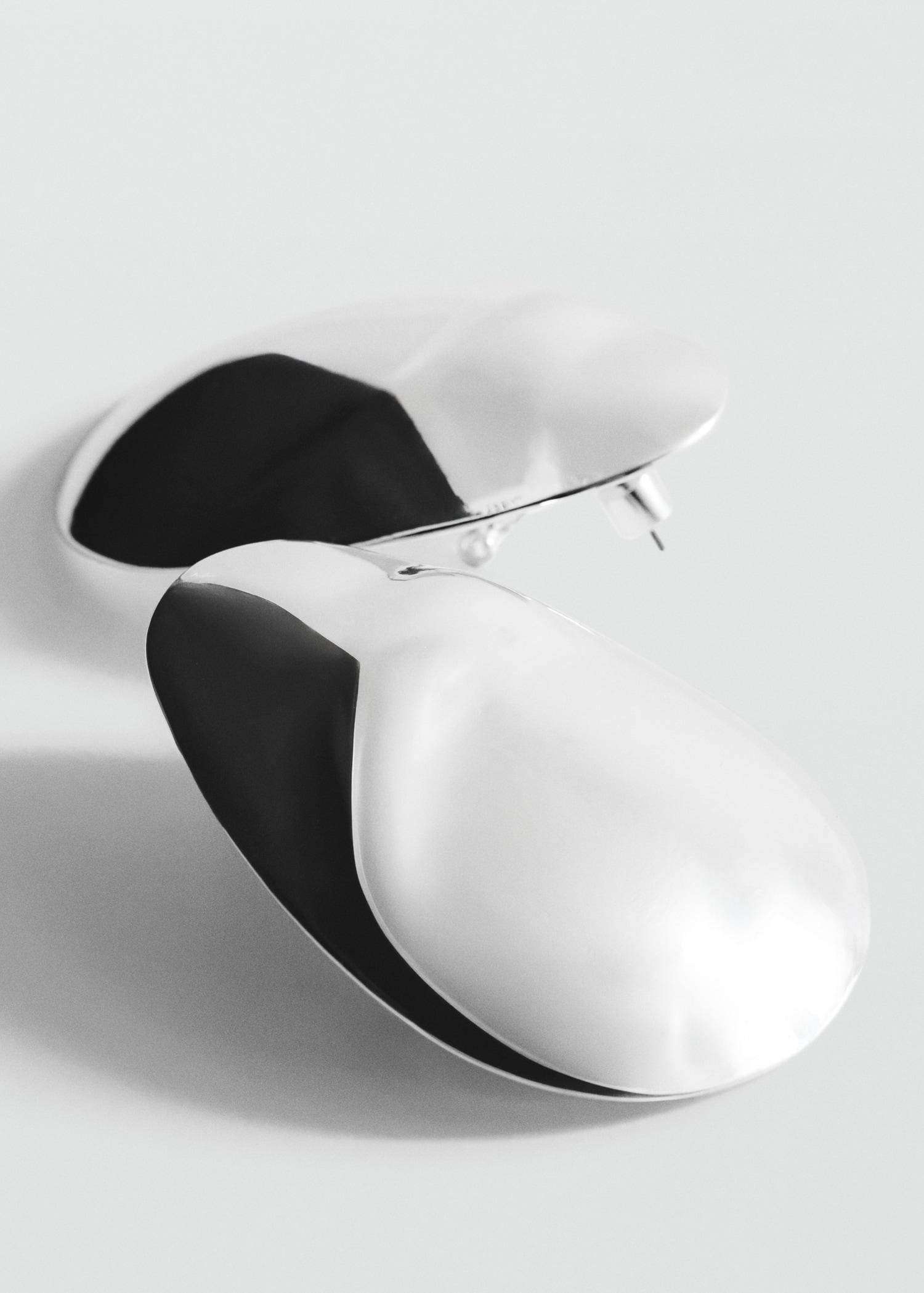 Maxi oval design earrings - Women | MANGO USA Product Image