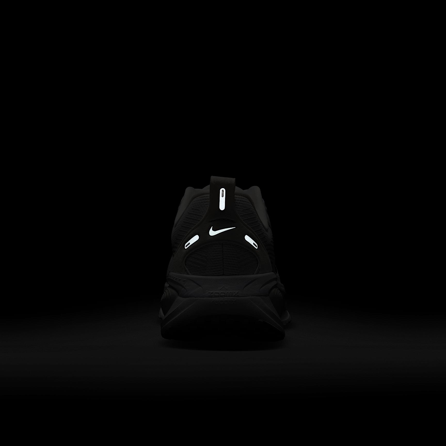 Nike Womens Vomero 18 Road Running Shoes | HM6804-104 Product Image