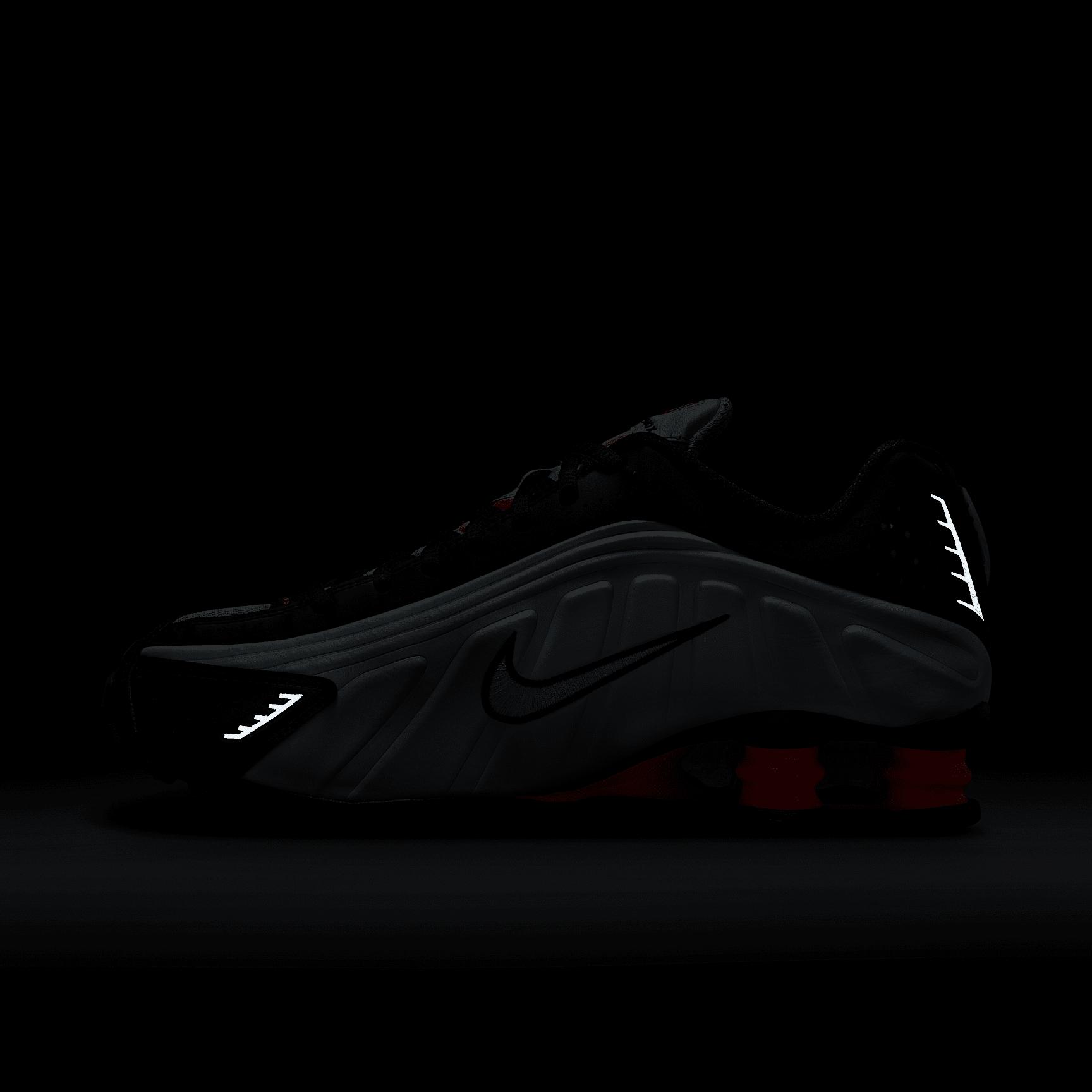 Nike Women's Shox R4 Shoes Product Image