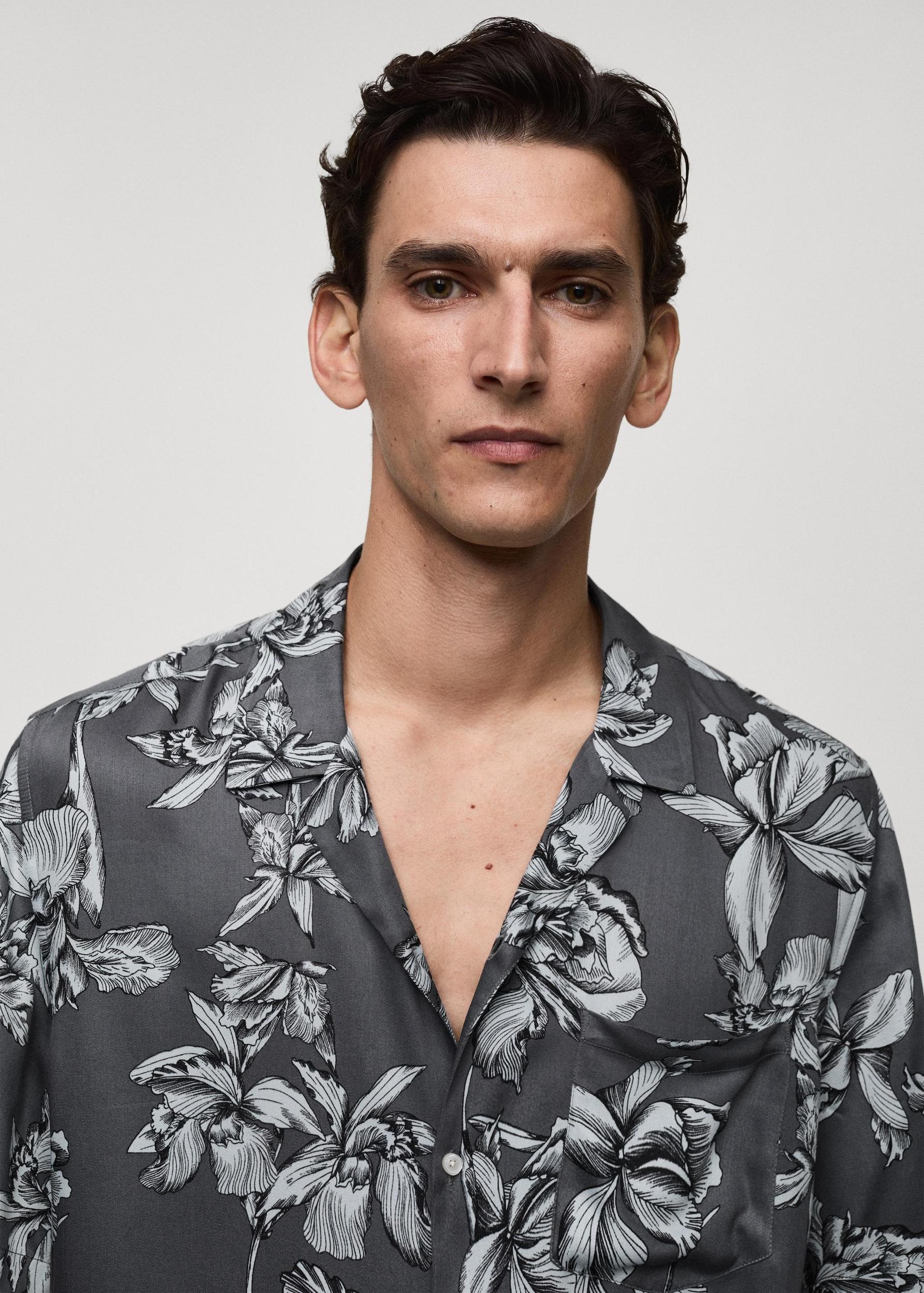 Regular-fit Hawaiian-print shirt - Men | MANGO USA Product Image