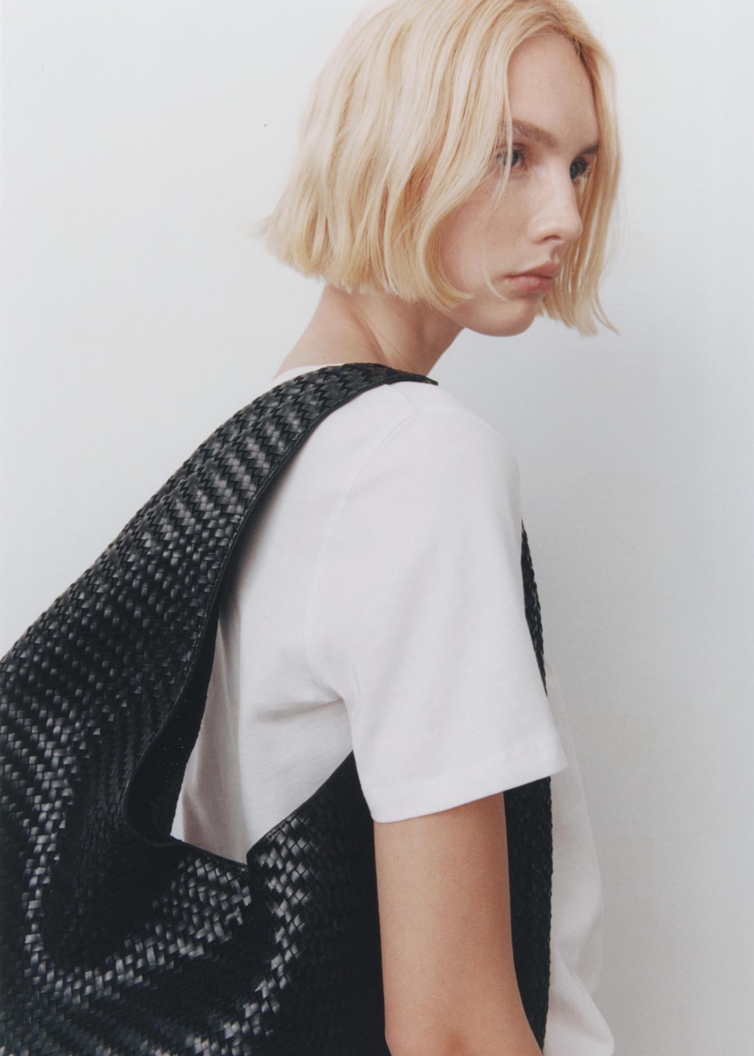 V-neck cotton T-shirt - Women | MANGO USA Product Image