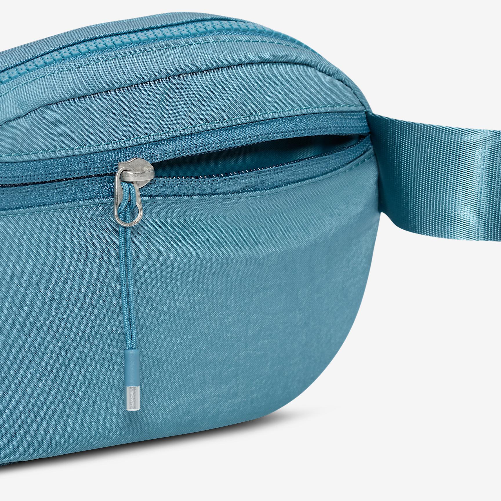 Nike Unisex Aura Crossbody Bag (2L) | HM6120-006 Product Image