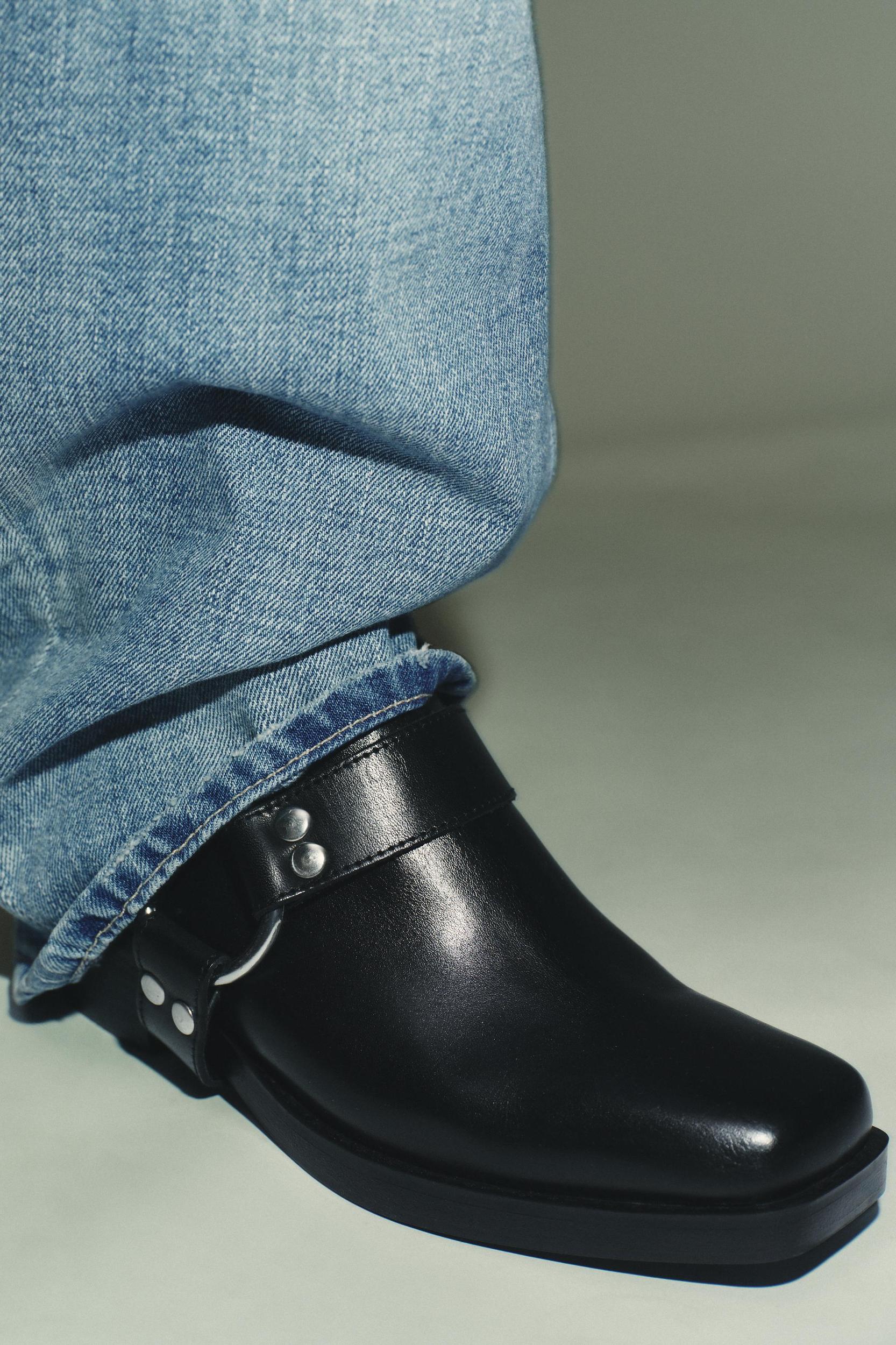 REMOVABLE DETAIL LEATHER CLOGS Product Image