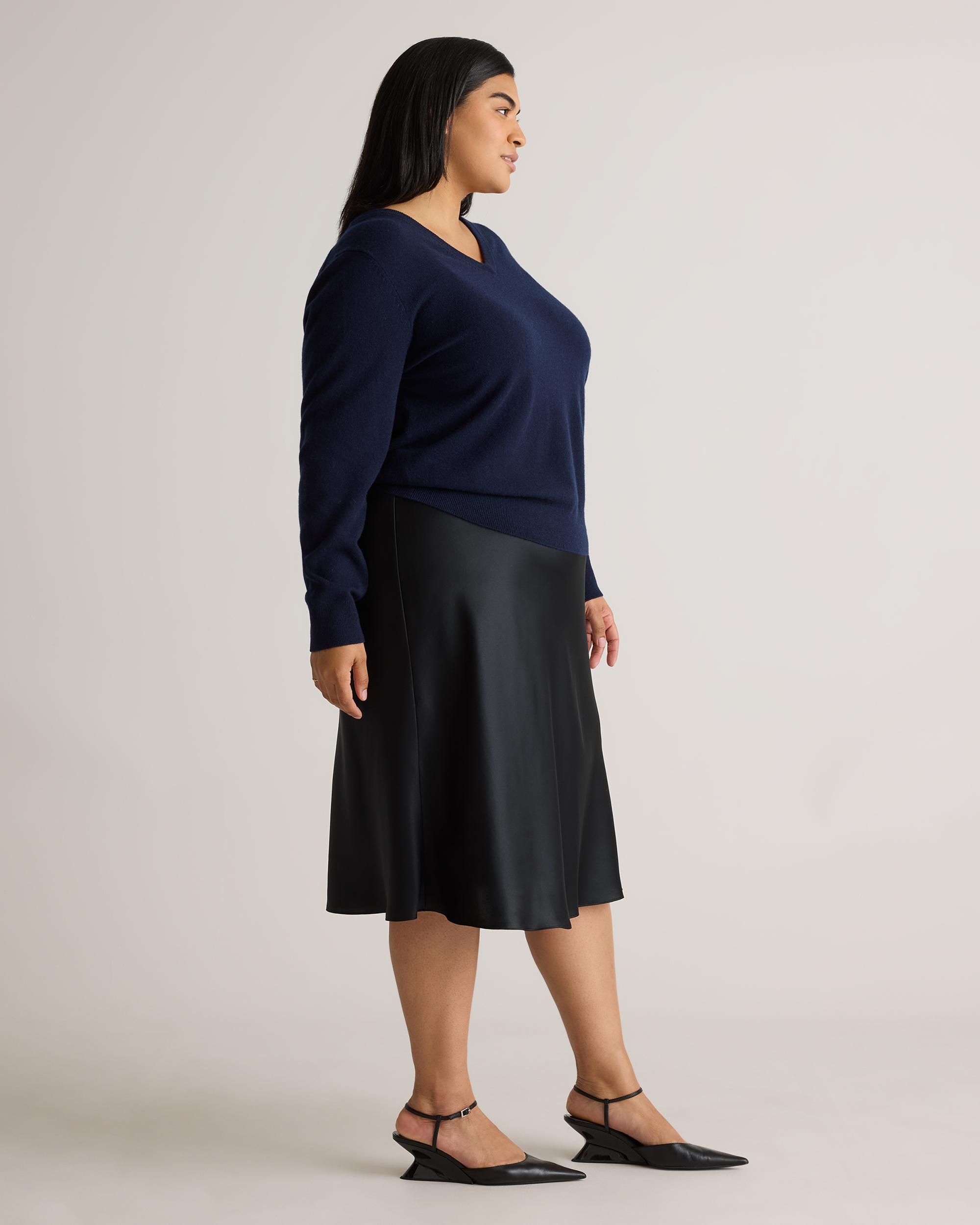 Quince | Women's Mongolian Cashmere V-Neck Sweater Product Image