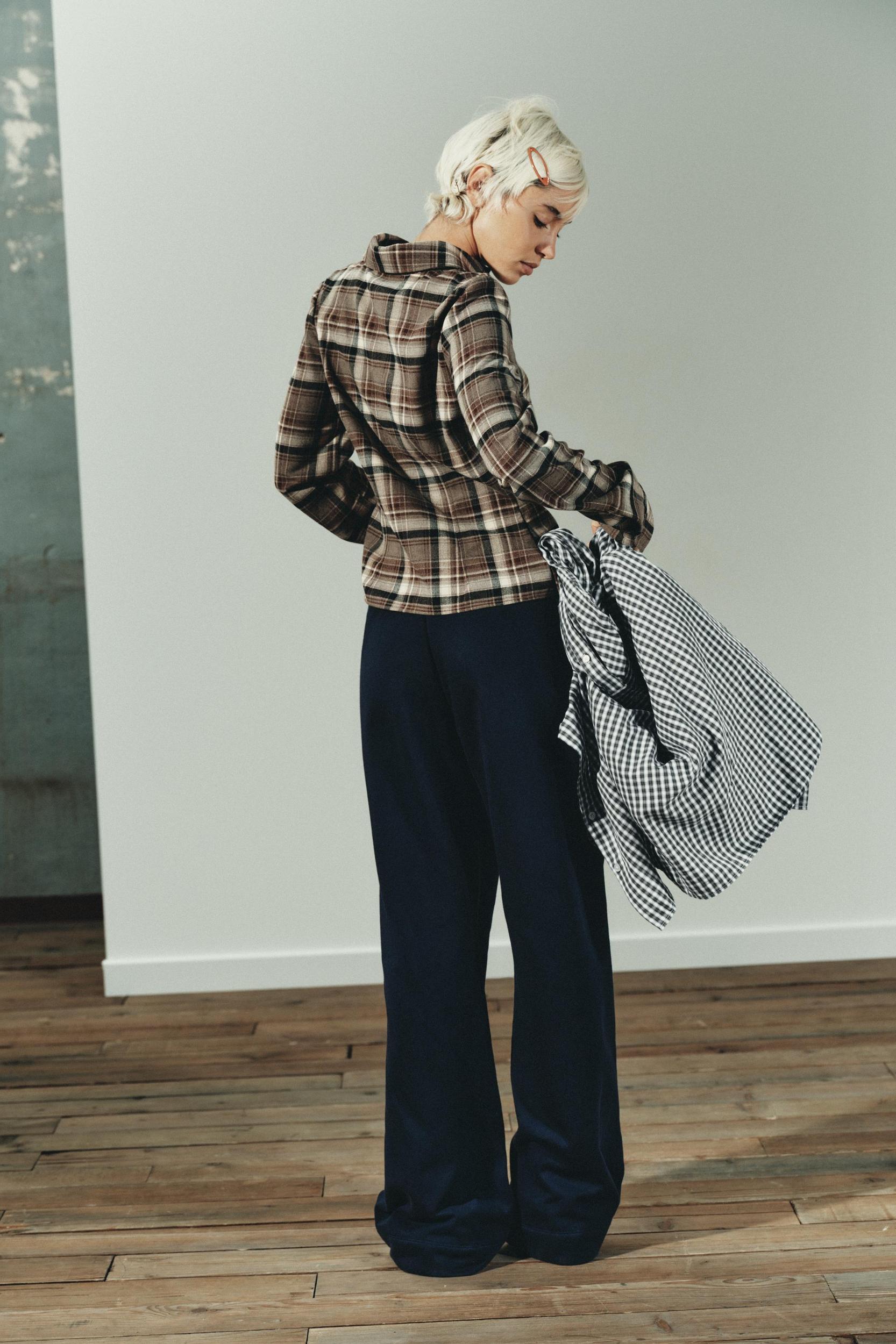 FITTED PLAID SHIRT Product Image