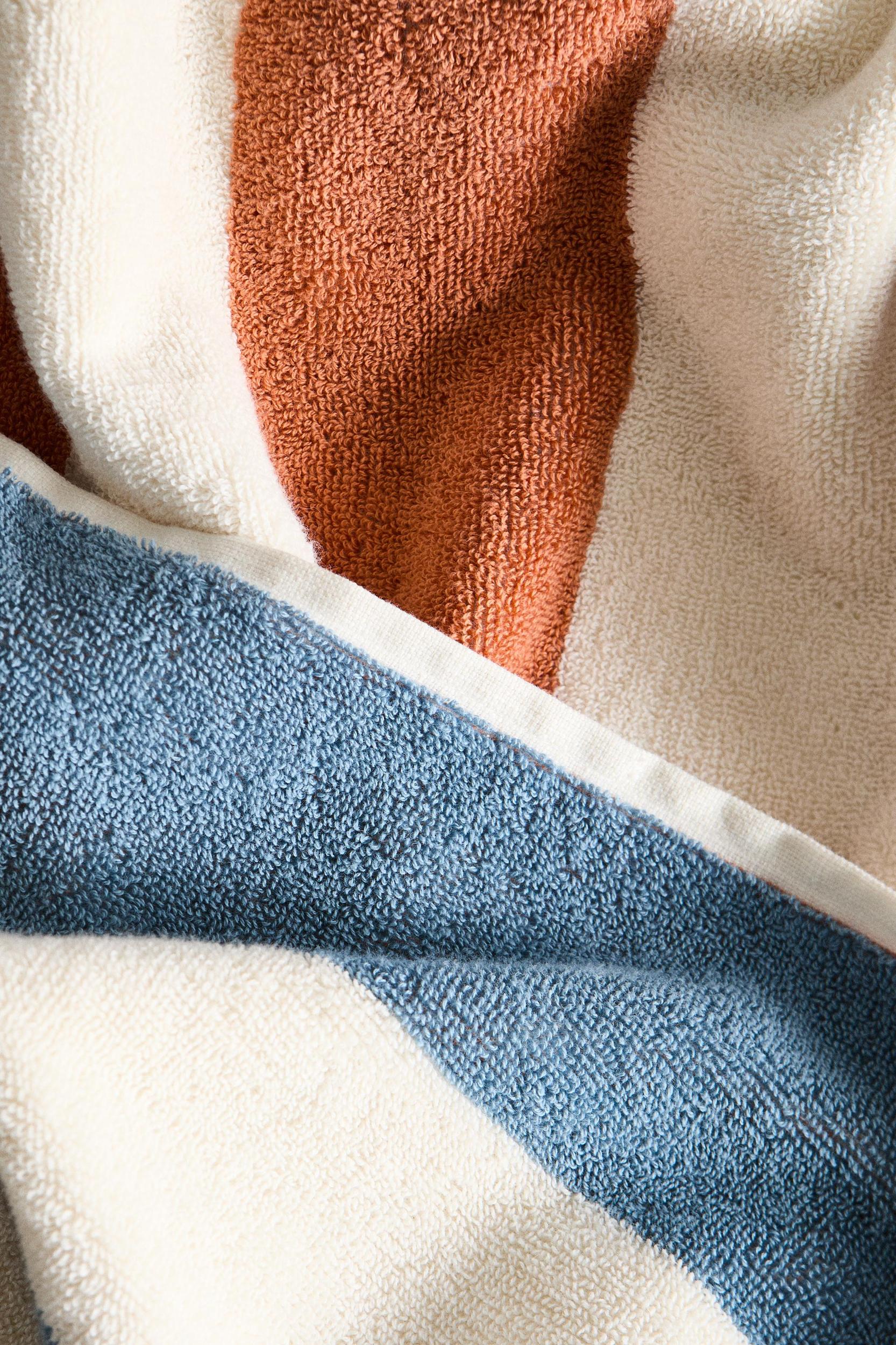 REVERSIBLE STRIPED COTTON TOWEL Product Image