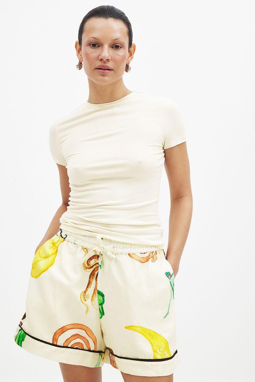 Viscose Wide Mid Waist Shorts Product Image