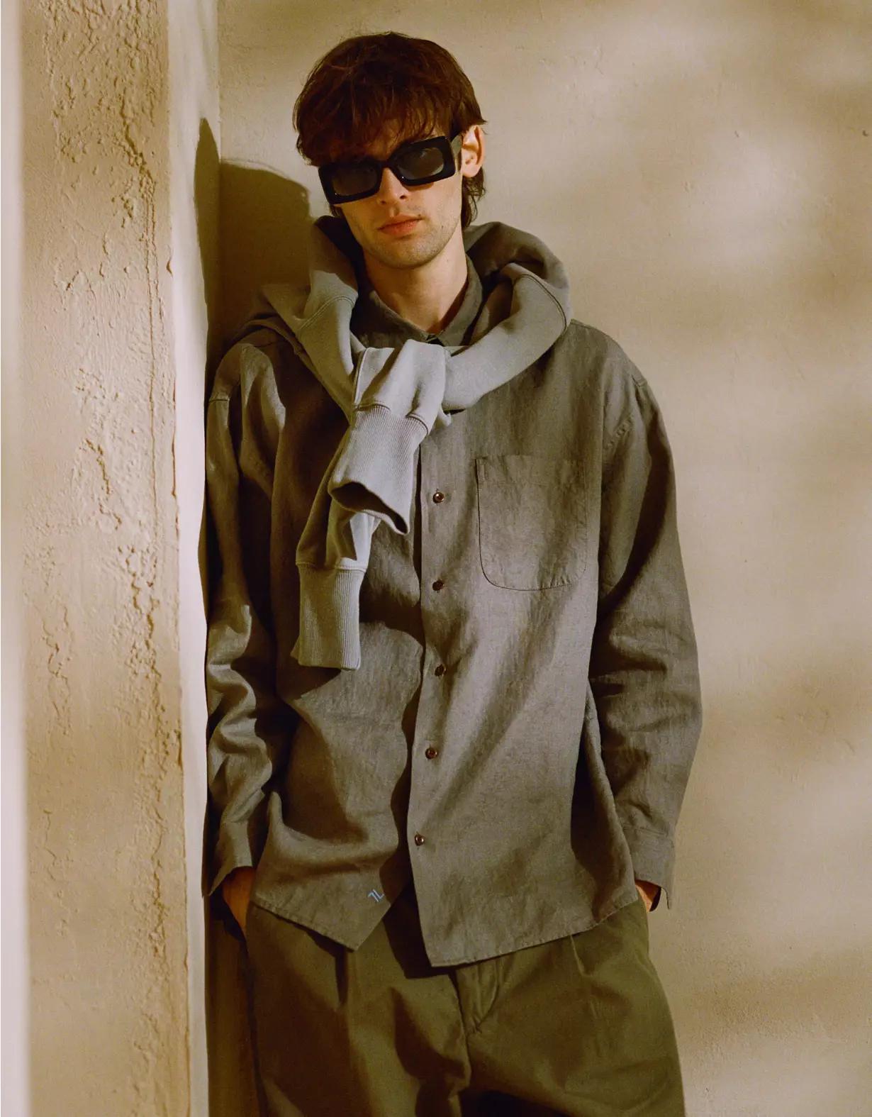 AE77 Premium Relaxed Linen Button-Up Shirt Product Image