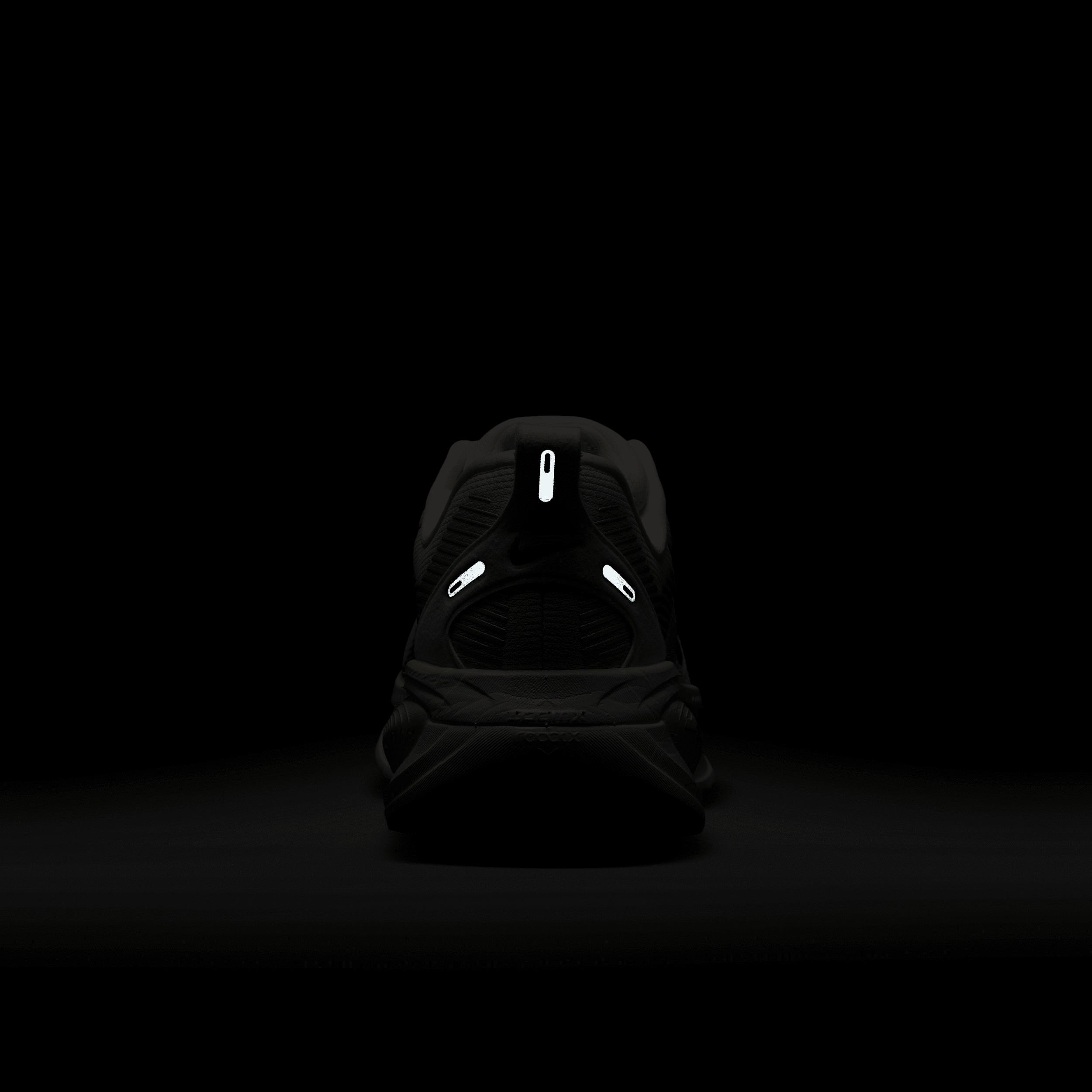 Nike Womens Vomero 18 Road Running Shoes | HM6804-101 Product Image