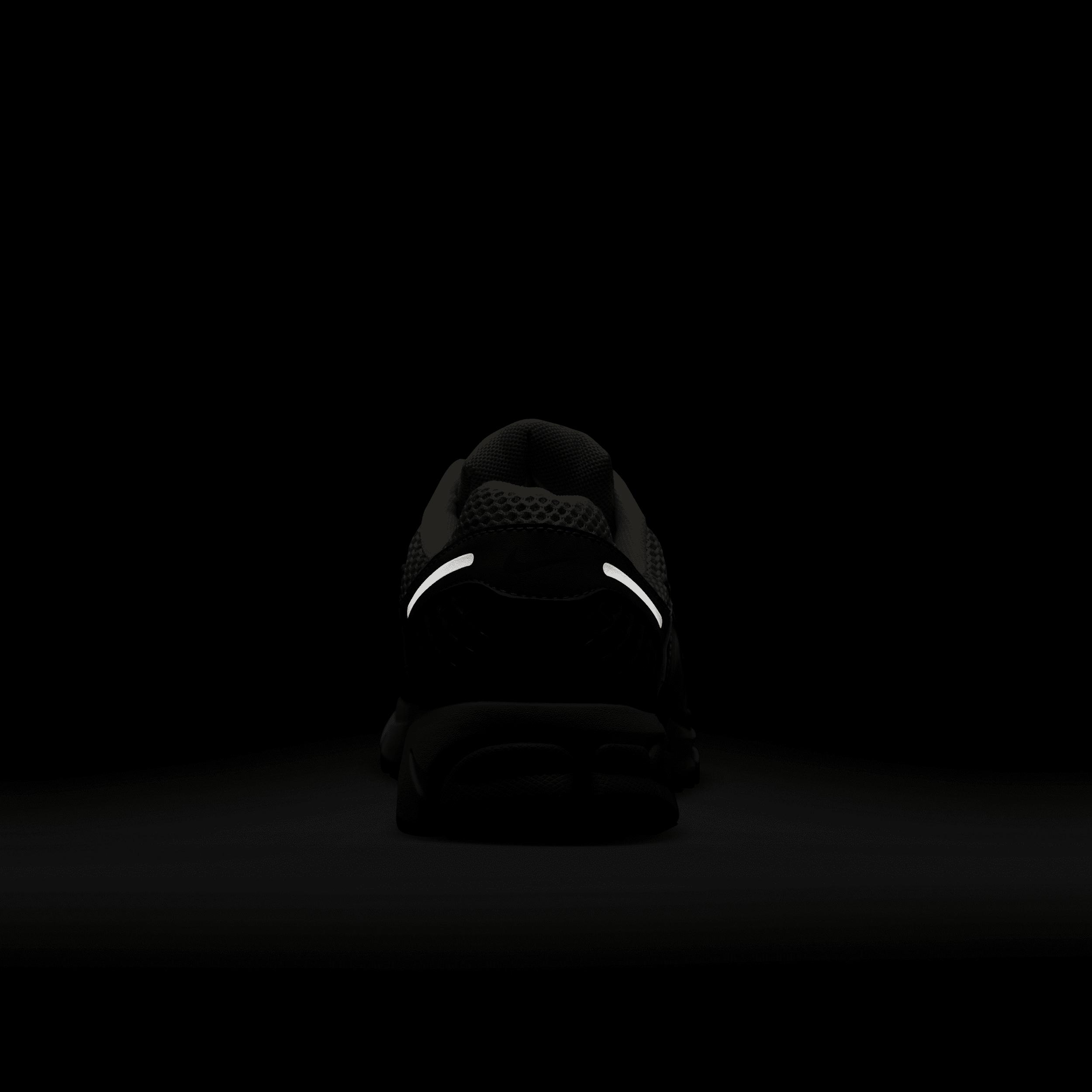 Nike Womens Zoom Vomero Shoes | HV0826-247 Product Image