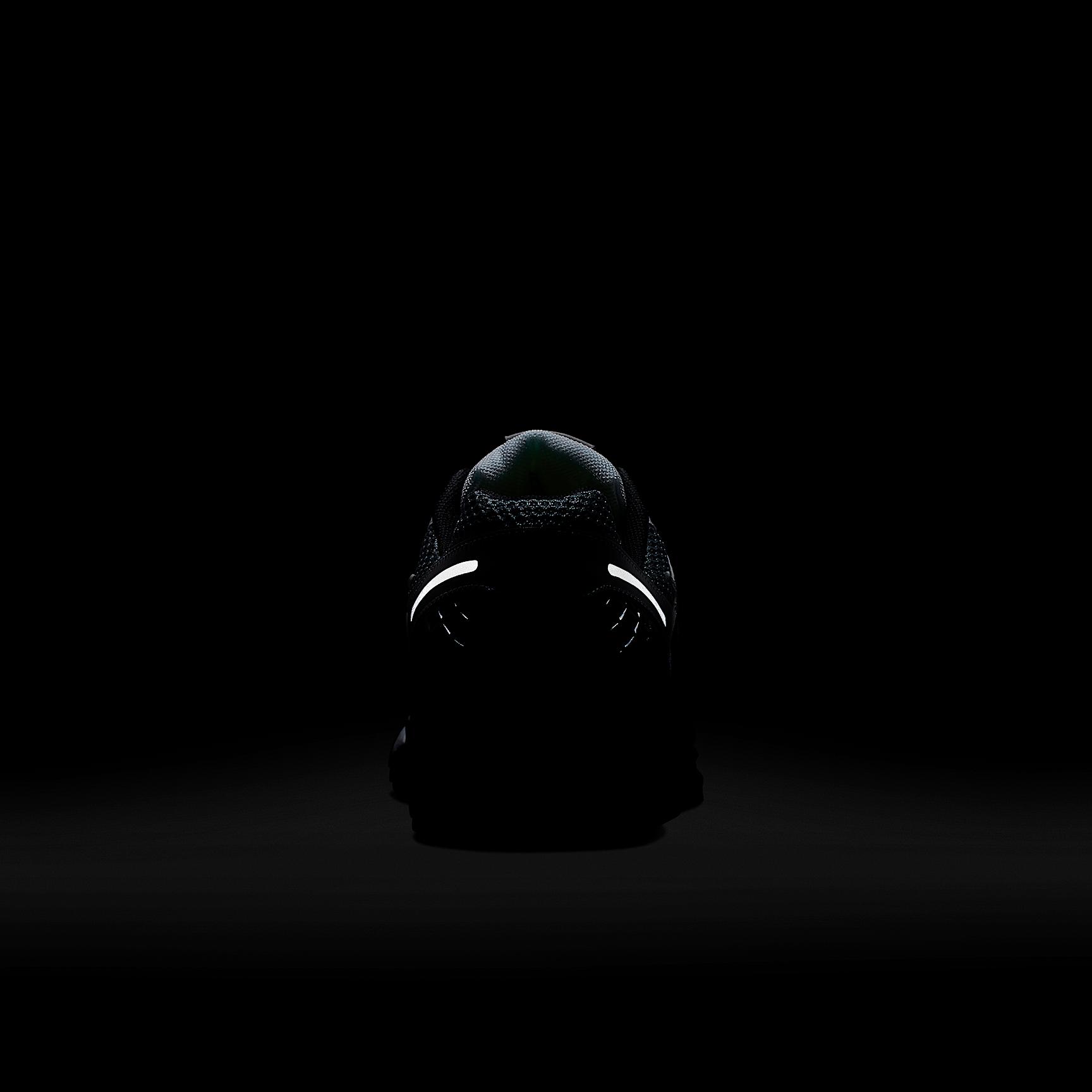 Nike Men's Zoom Vomero 5 Shoes Product Image