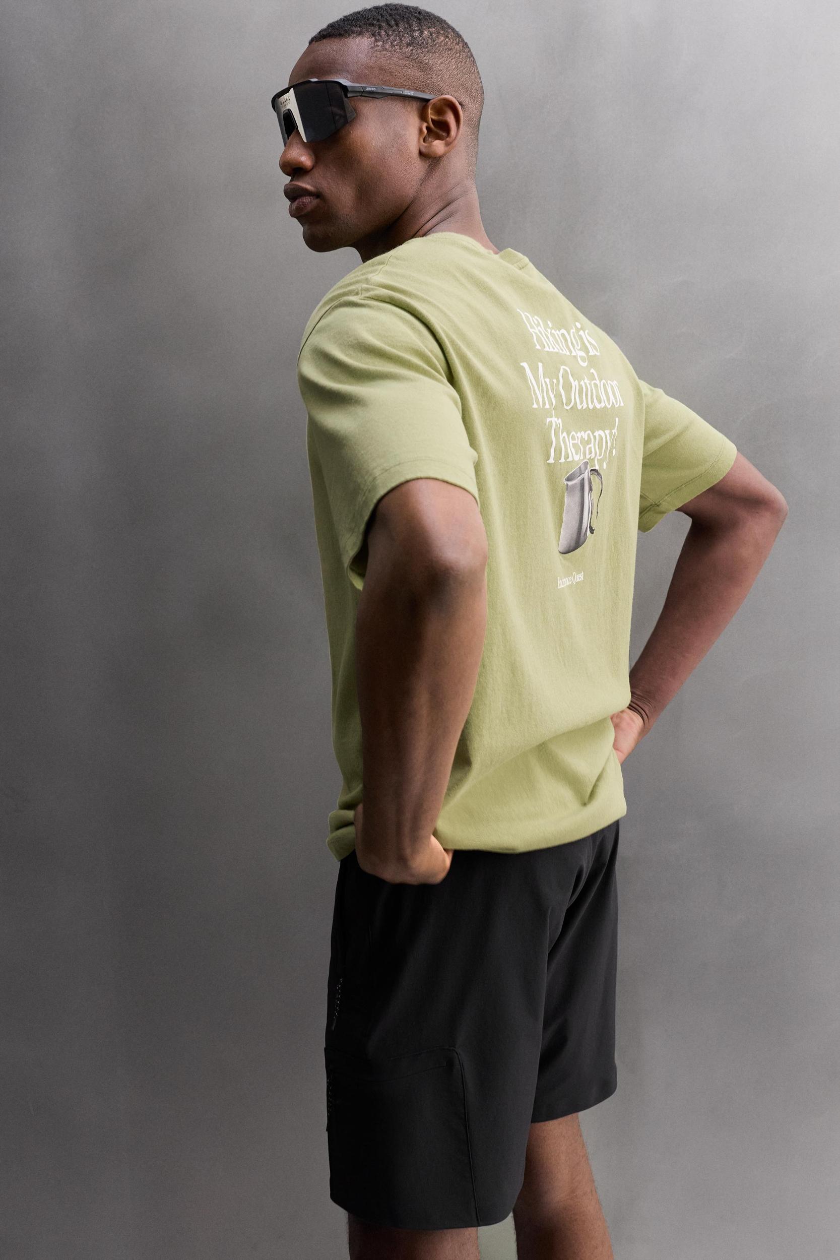 GRAPHIC PRINT T-SHIRT Product Image