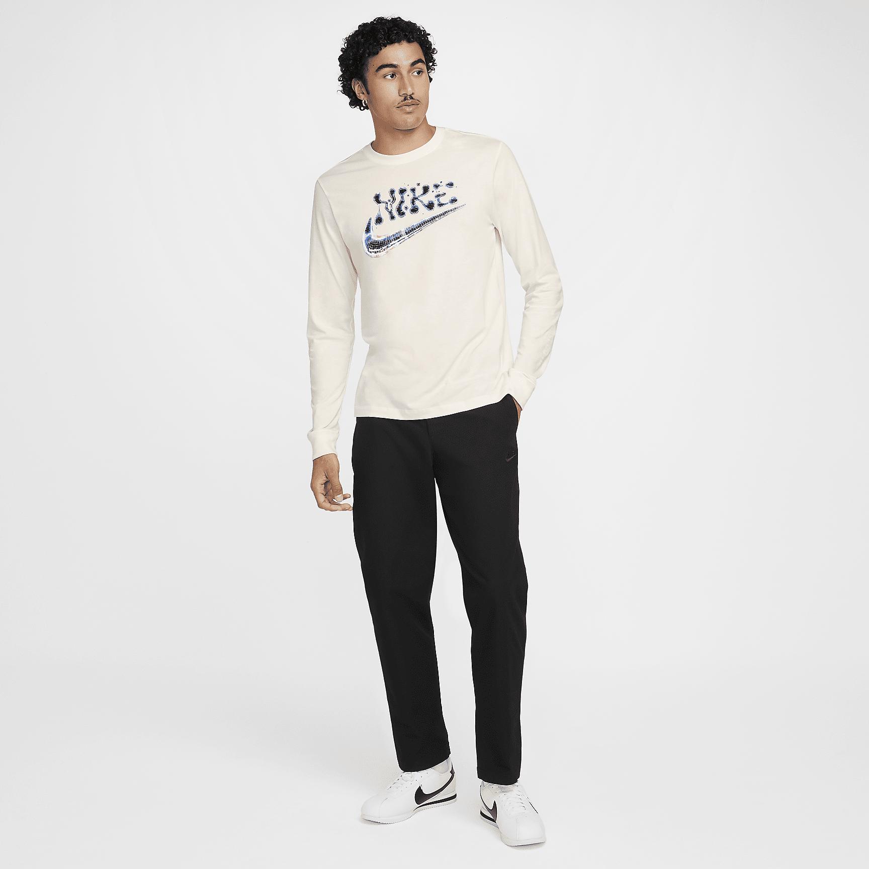 Nike Sportswear Club Long-Sleeve T-Shirt Product Image