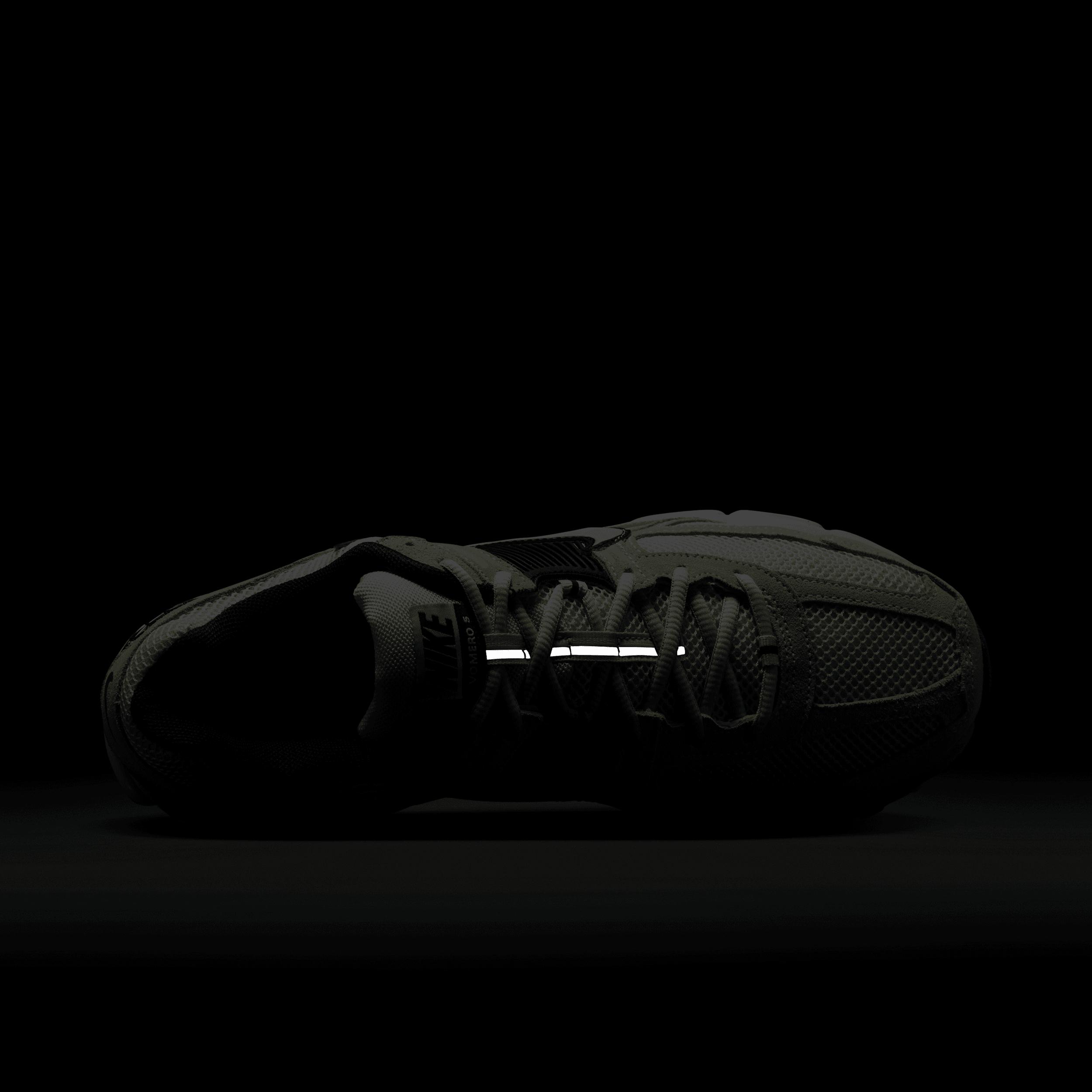 Nike Men's Zoom Vomero 5 Shoes Product Image