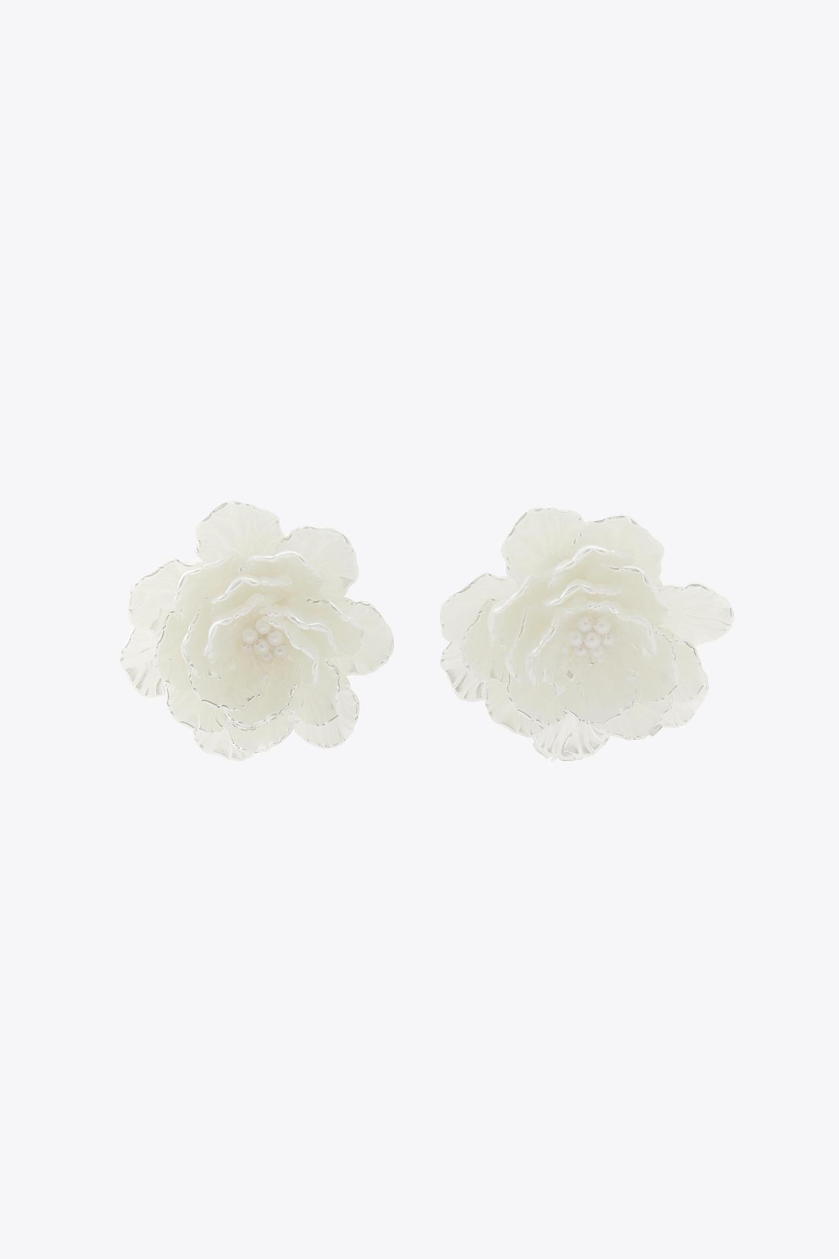 EMBOSSED FLOWER EARRINGS Product Image