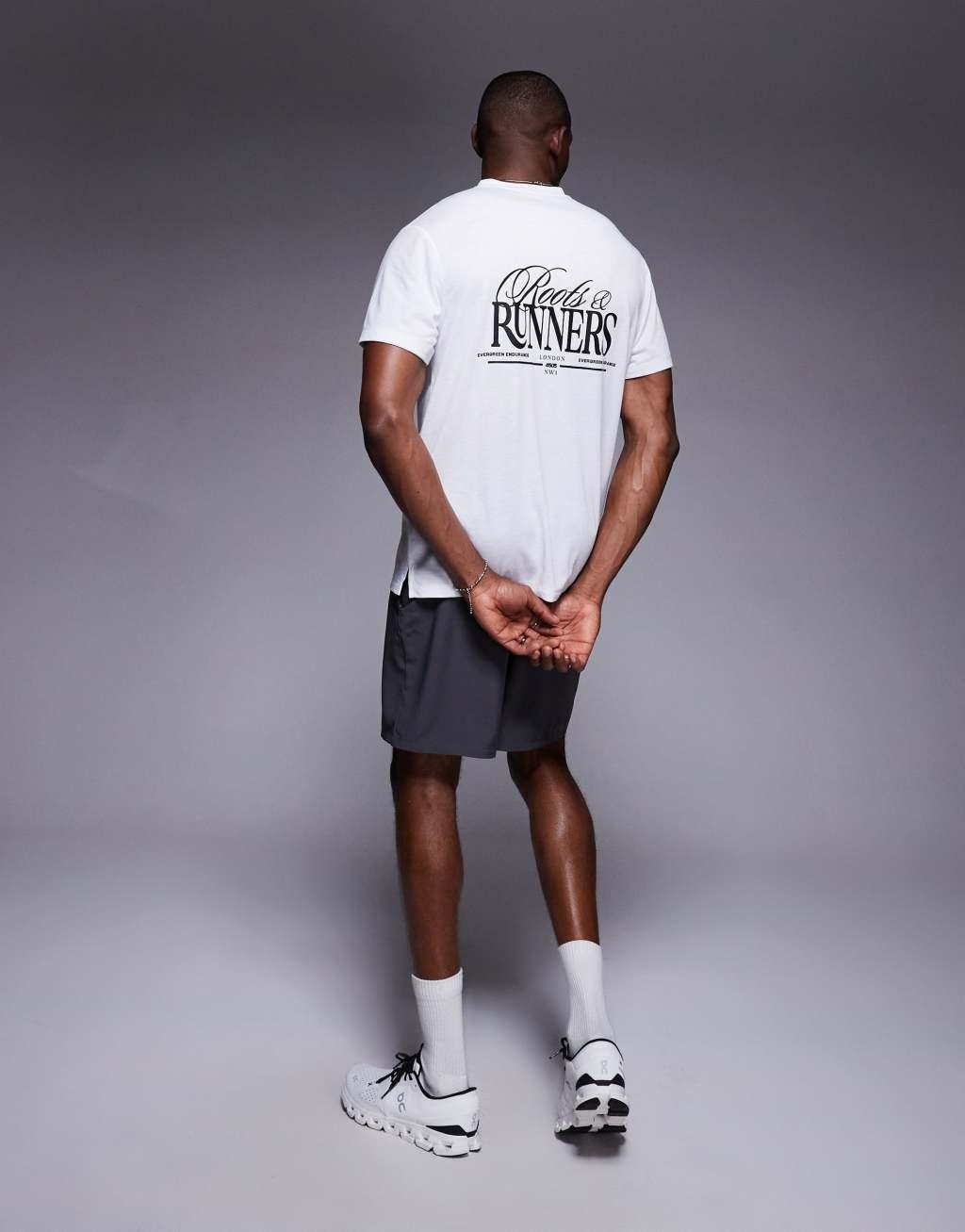 4505 Running back graphic loose fit mesh T-shirt in white Product Image