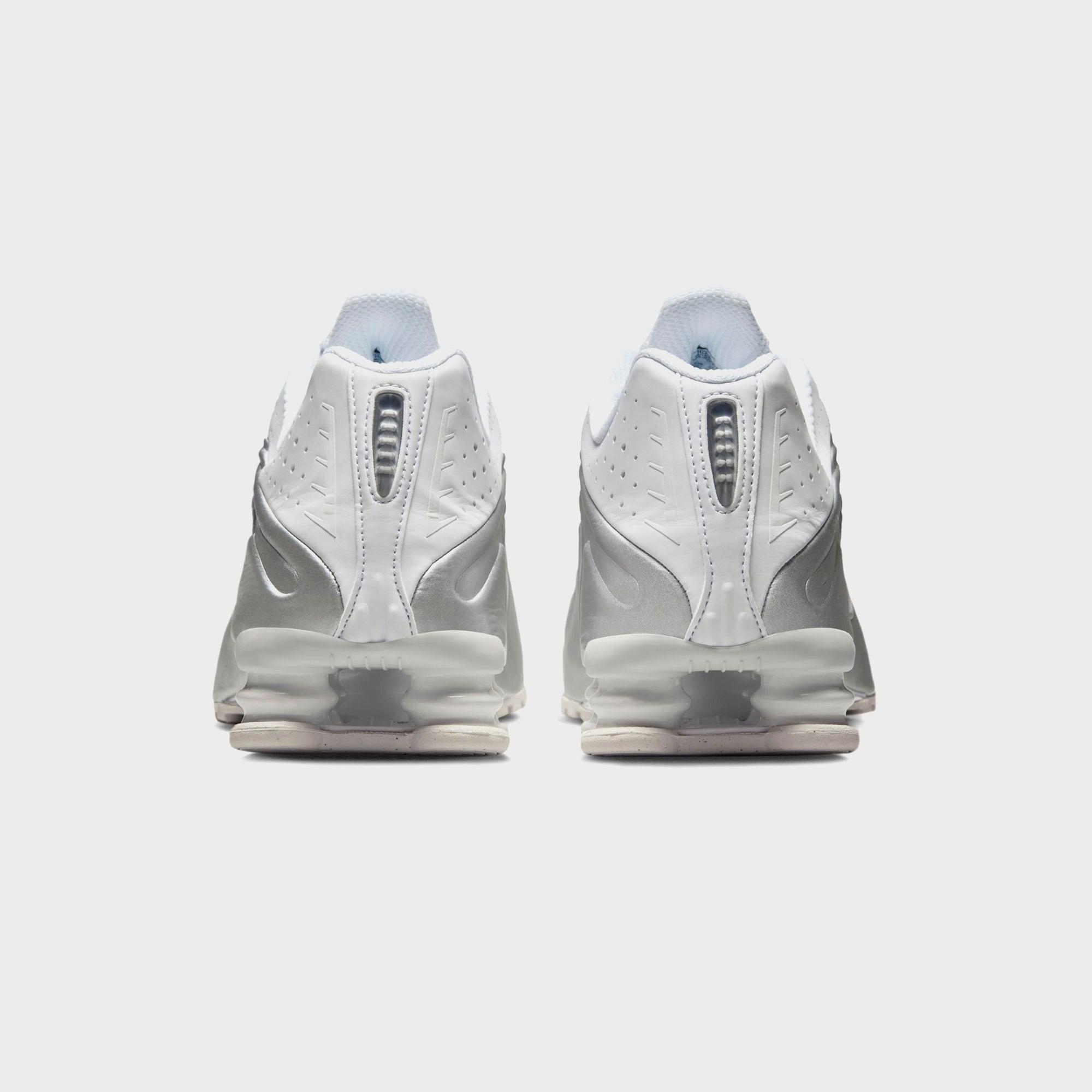 Nike Shox R4 - White / Metallic Silver / White / Bright Crimson Male Product Image