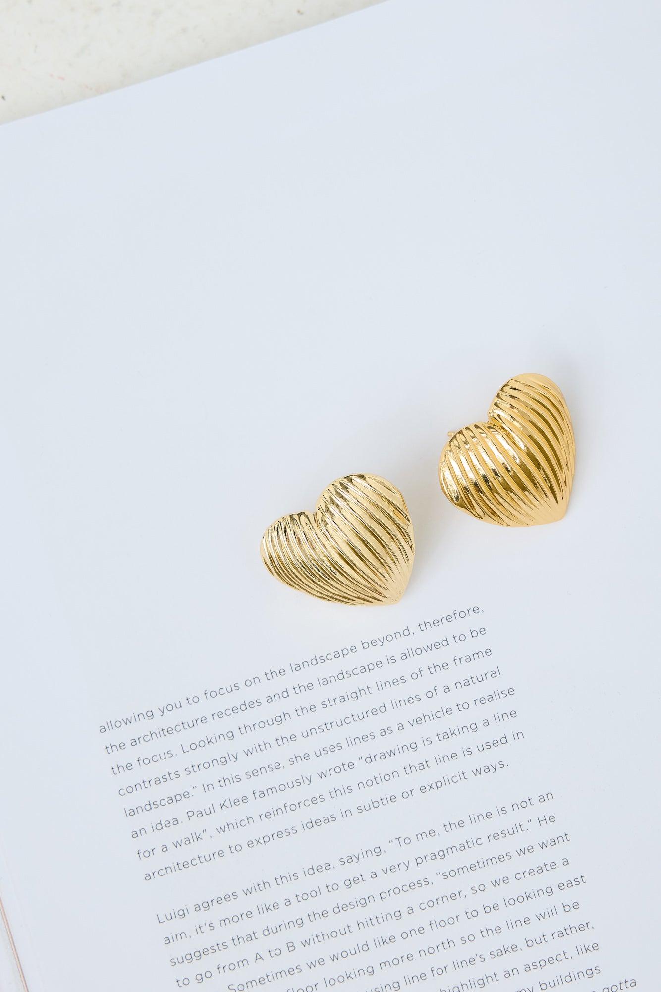 Feel The Love Earrings Gold Product Image