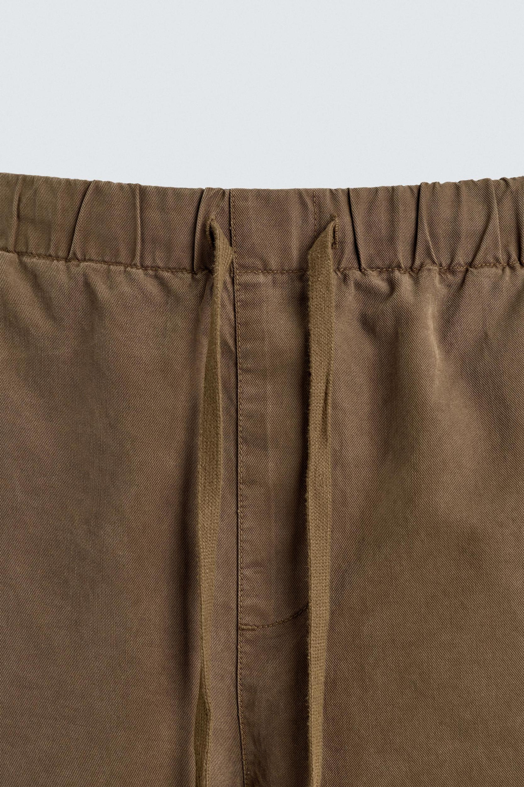 RELAXED FIT LYOCELL-COTTON SHORTS Product Image