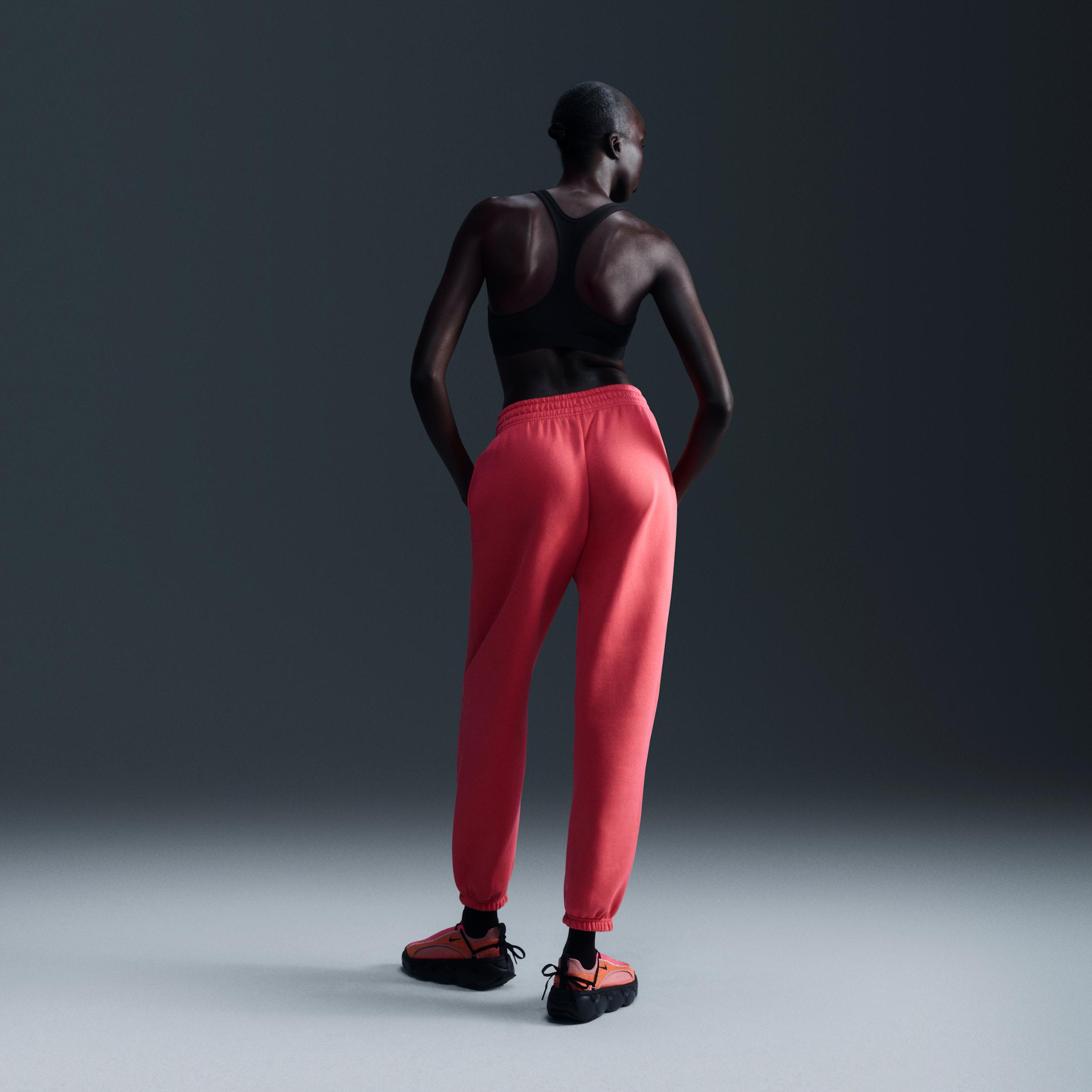 Nike Women's Swoosh Light Support Non-Padded Sports Bra Product Image