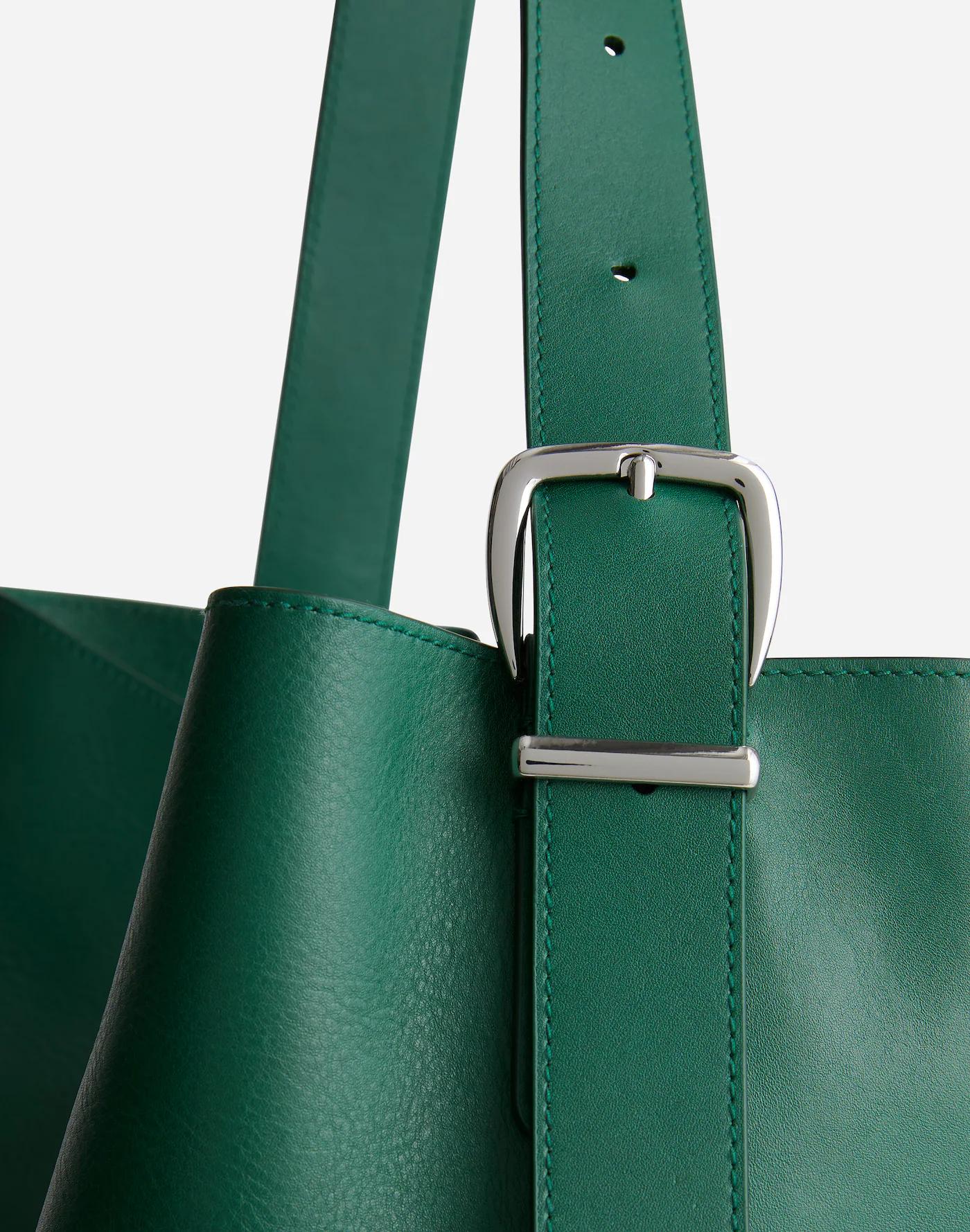 The Essential Extra-Large Bucket Tote Product Image