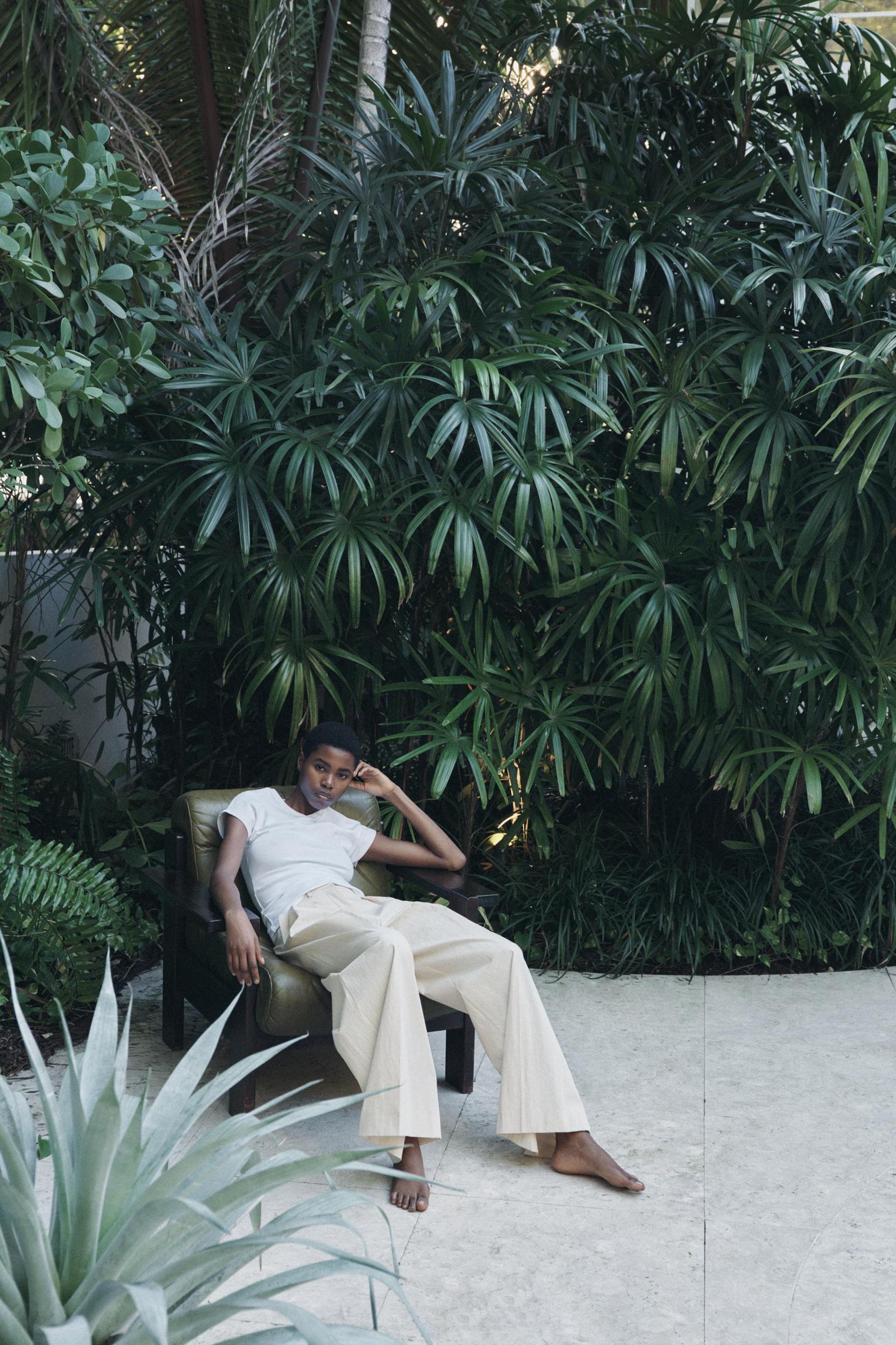 V-NECK TOP Product Image