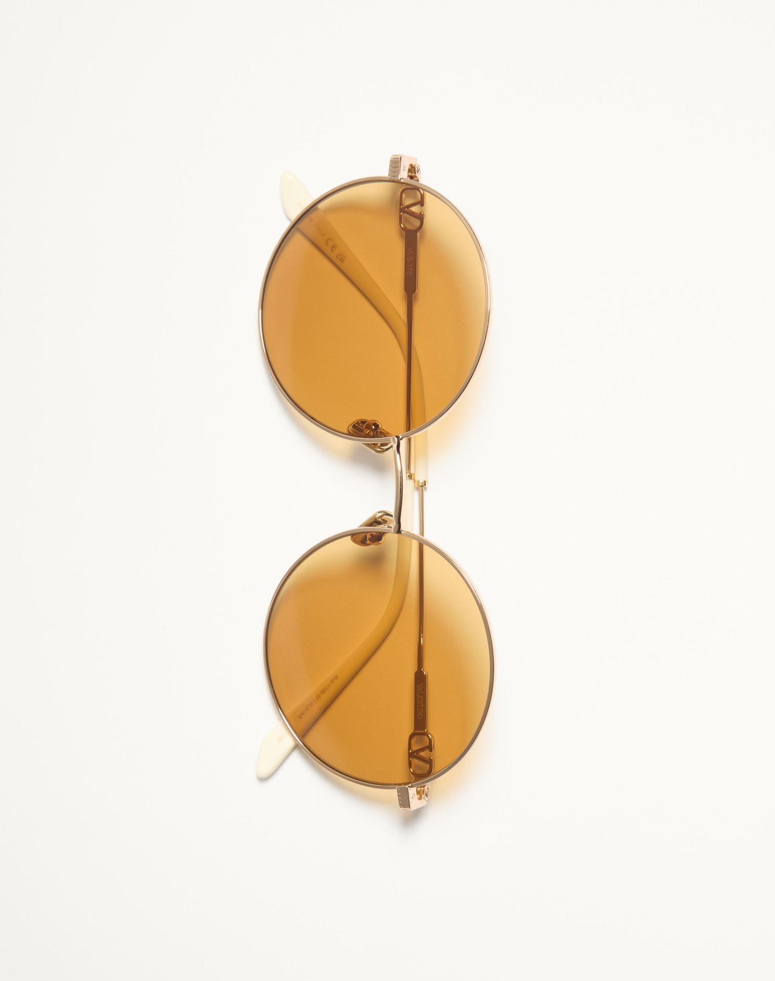 Round Oversized Metal Frame Product Image