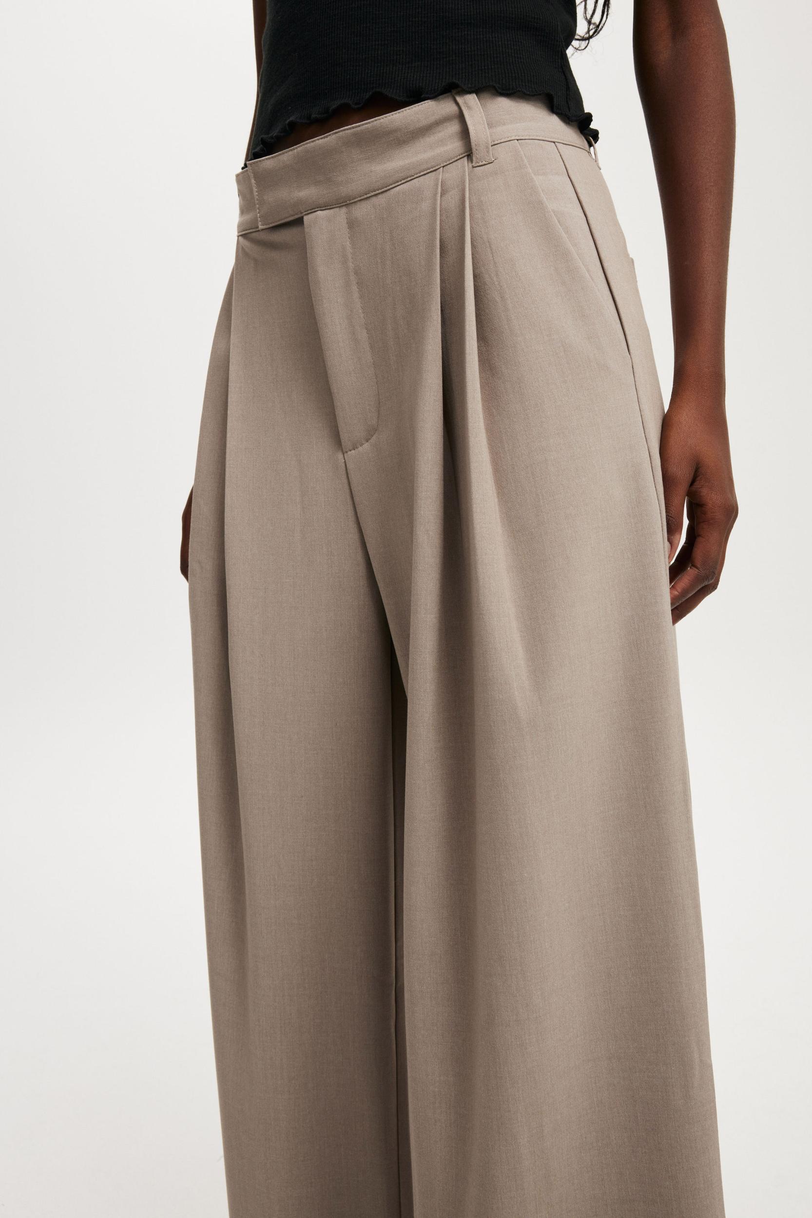 Izzy Pleated Suiting Pant Product Image
