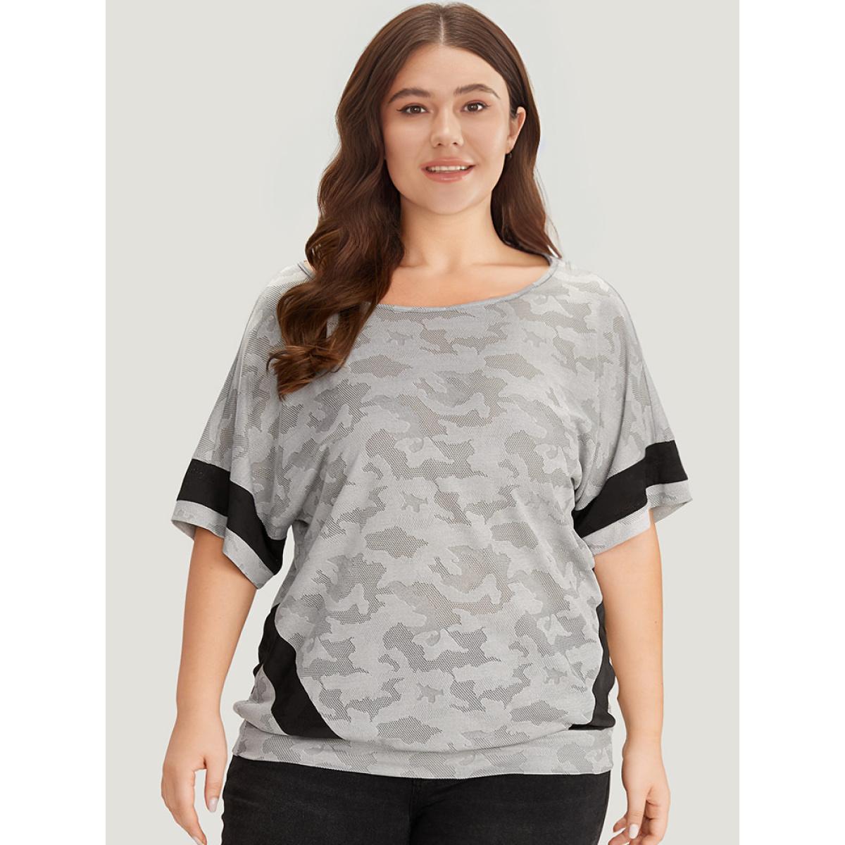 Plus Size Camo Contrast Patchwork Dolman Sleeve T-shirt Gray Women Sporty Contrast Camo Round Neck Dailywear T-shirts BloomChic 30/6X Product Image