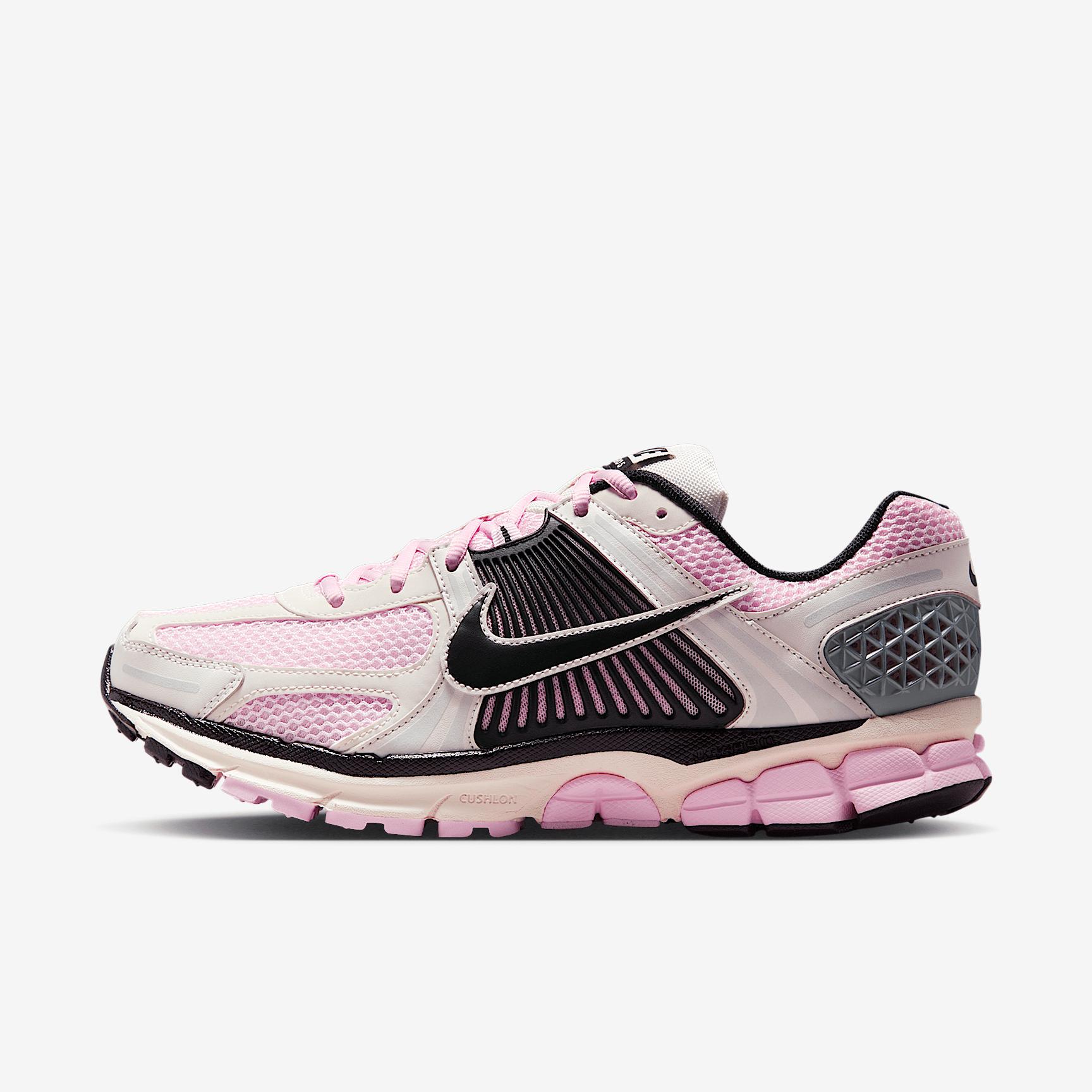 Nike Men's Zoom Vomero 5 Shoes Product Image