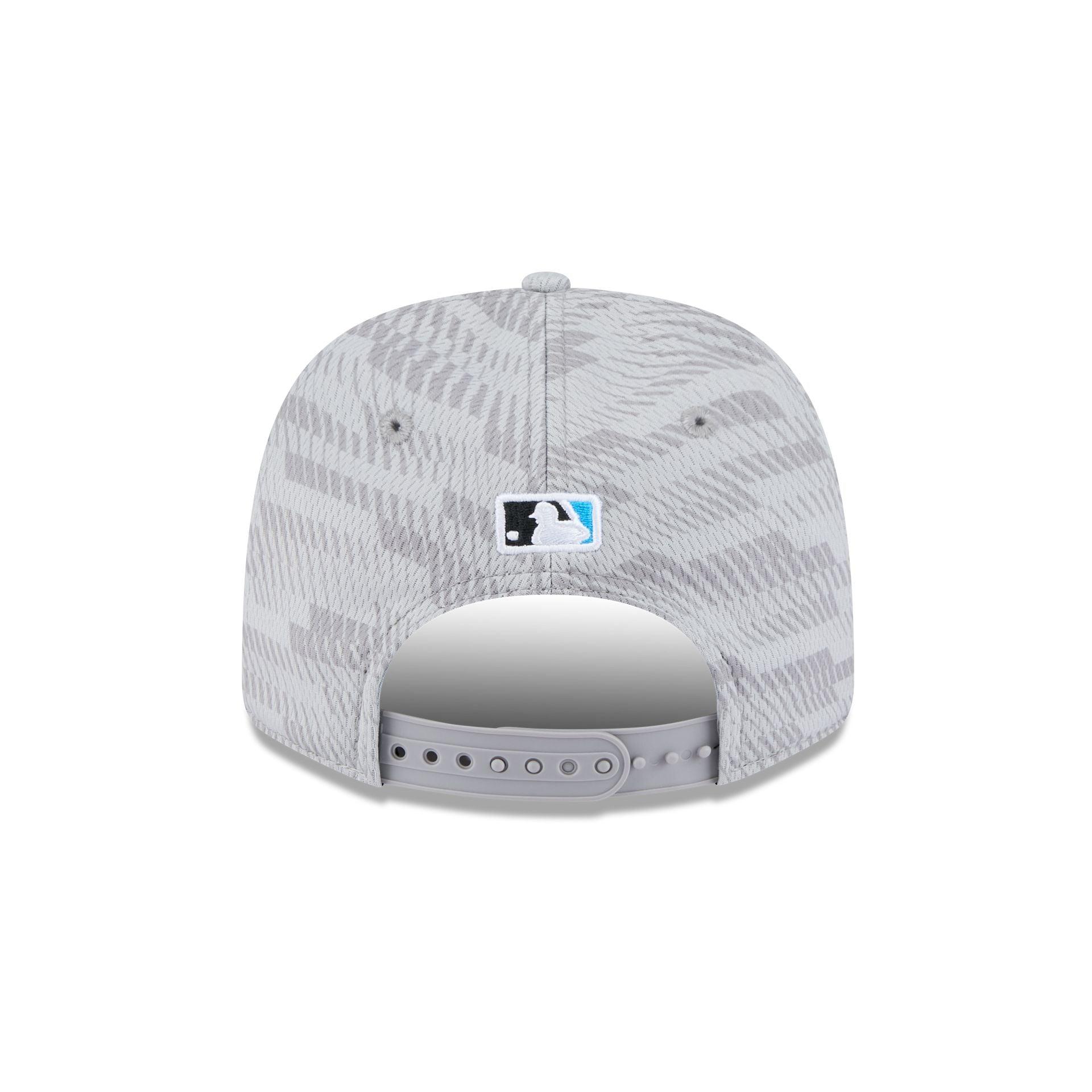 Atlanta Braves St. Patrick's Day 2025 9SEVENTY Stretch-Snap Hat Male Product Image