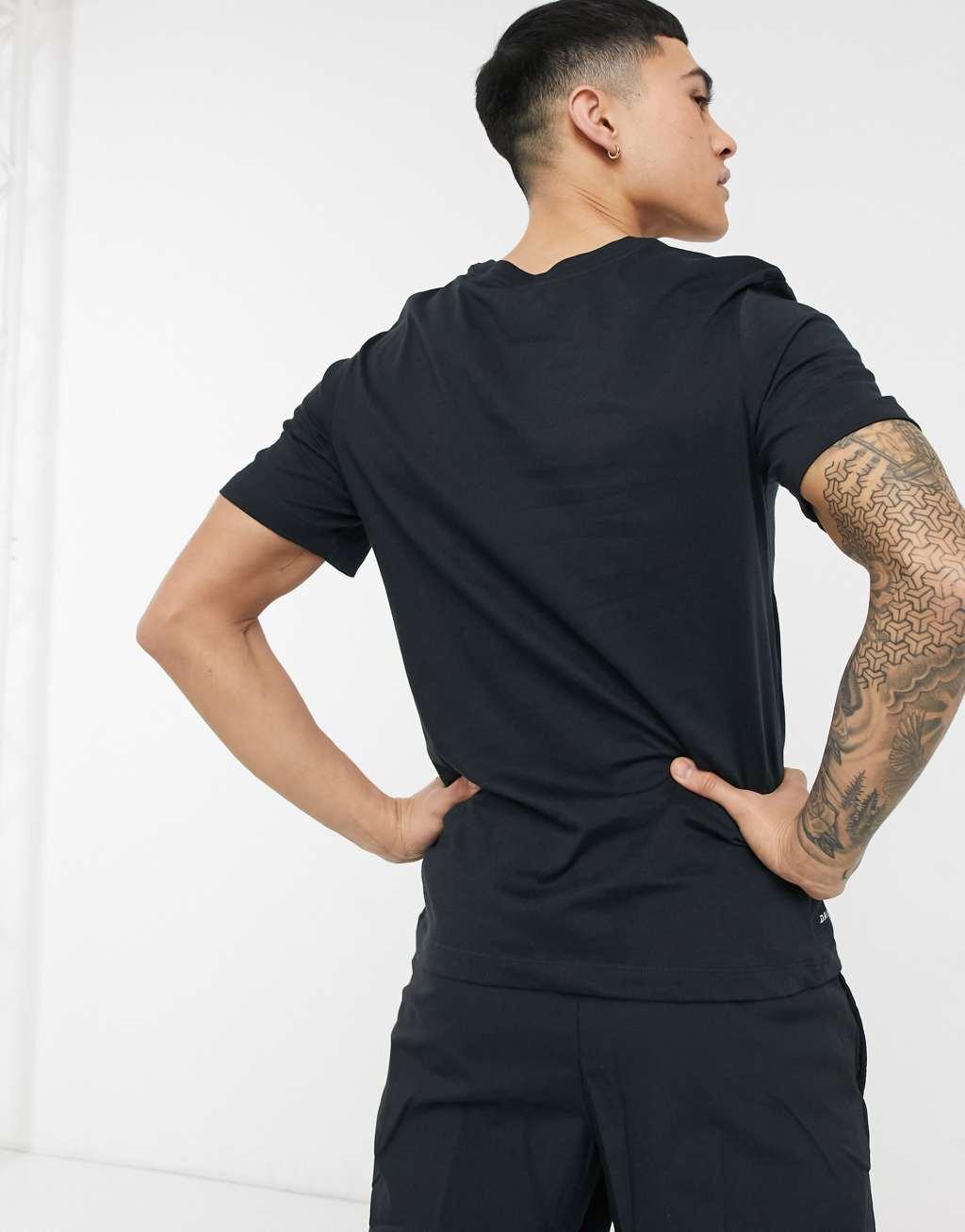 Nike Training Dri-FIT Solid t-shirt Product Image