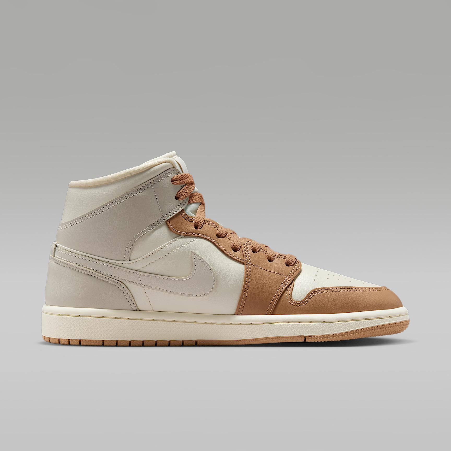 Women's Air Jordan 1 Mid Shoes Product Image