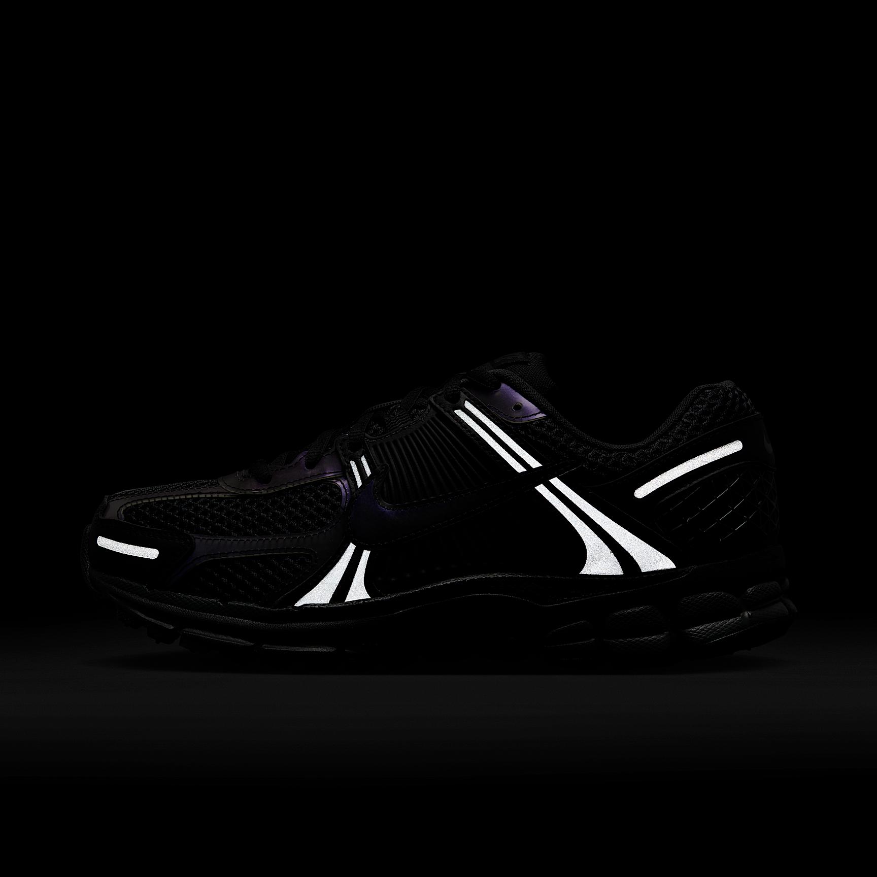 Nike Men's Zoom Vomero 5 Shoes Product Image