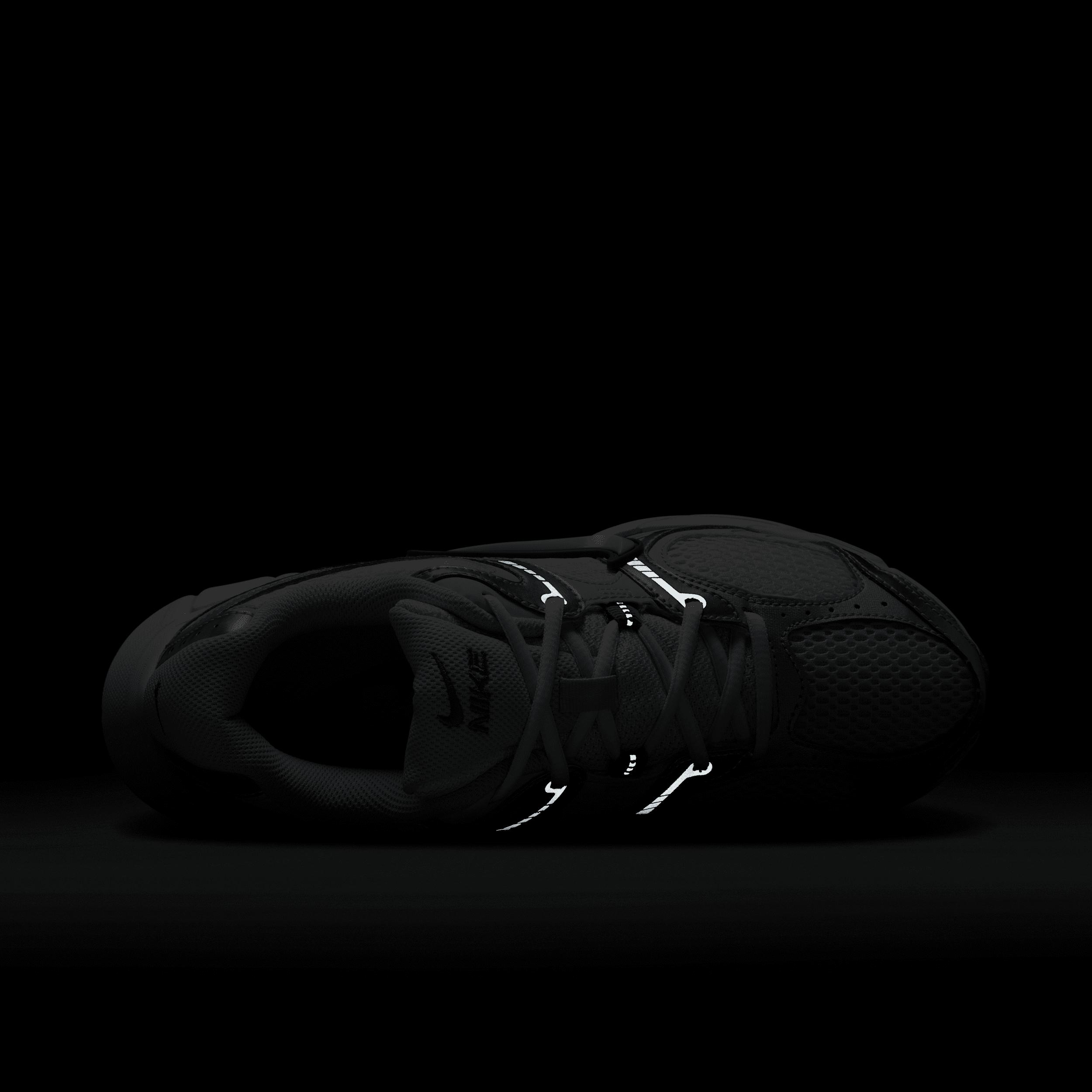 Womens Nike V5 RNR Casual Shoes Product Image