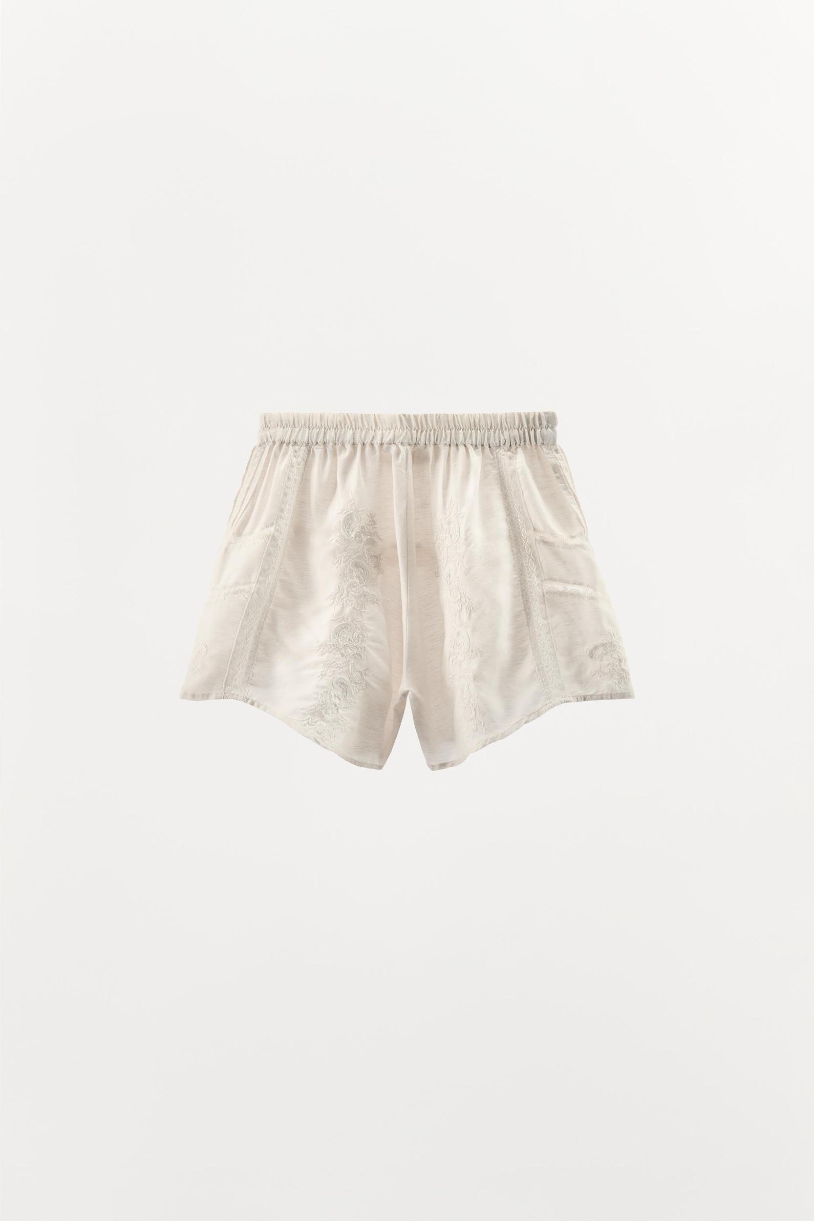 EMBROIDERED LACE SHORTS Product Image