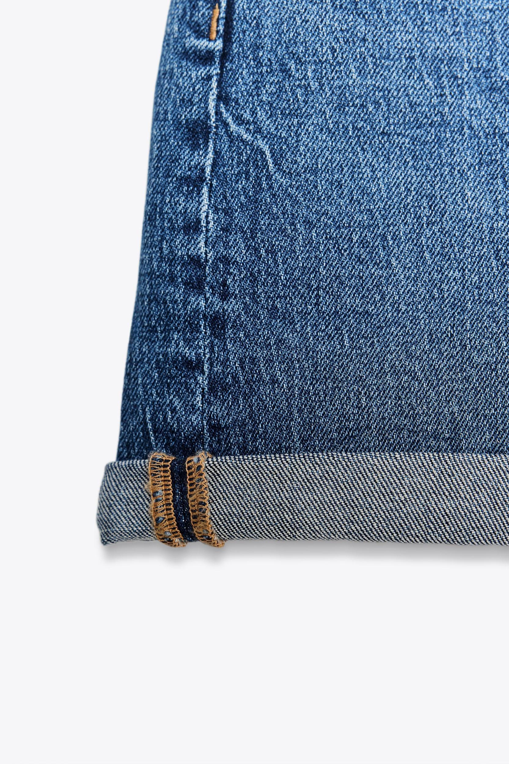 HIGH-WAISTED MOM FIT SHORTS Product Image