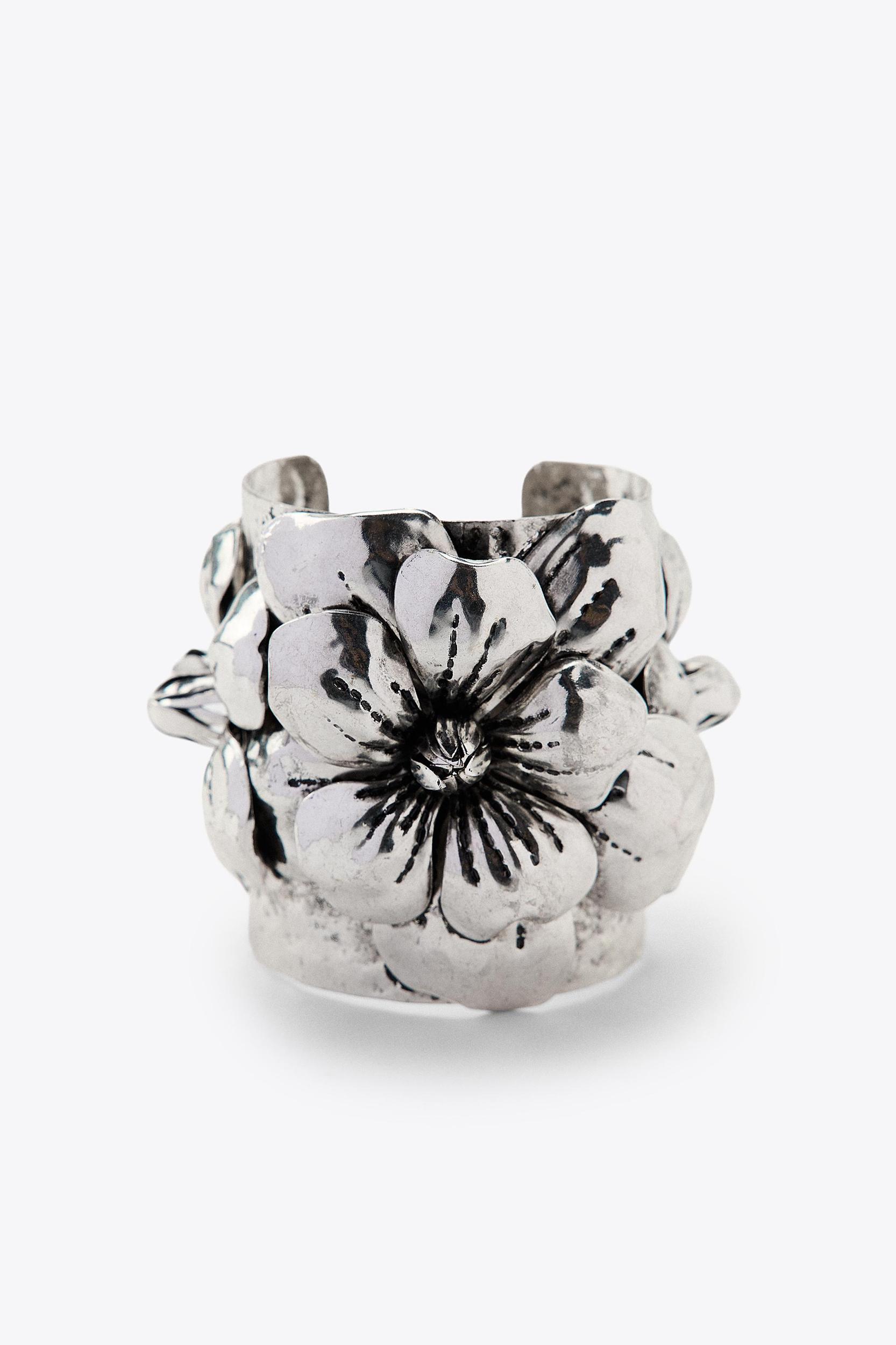 RIGID FLOWER BRACELET Product Image