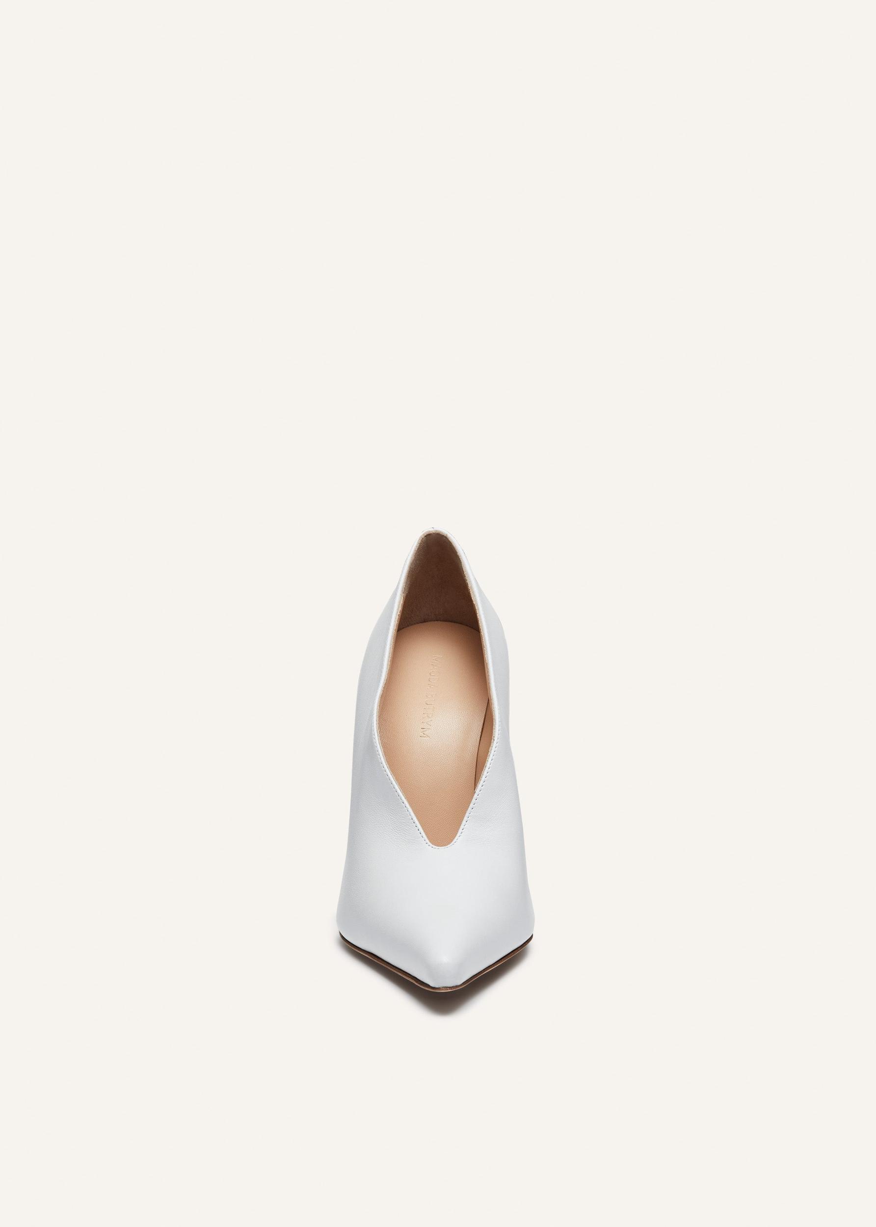 Pointed pumps in white leather Product Image